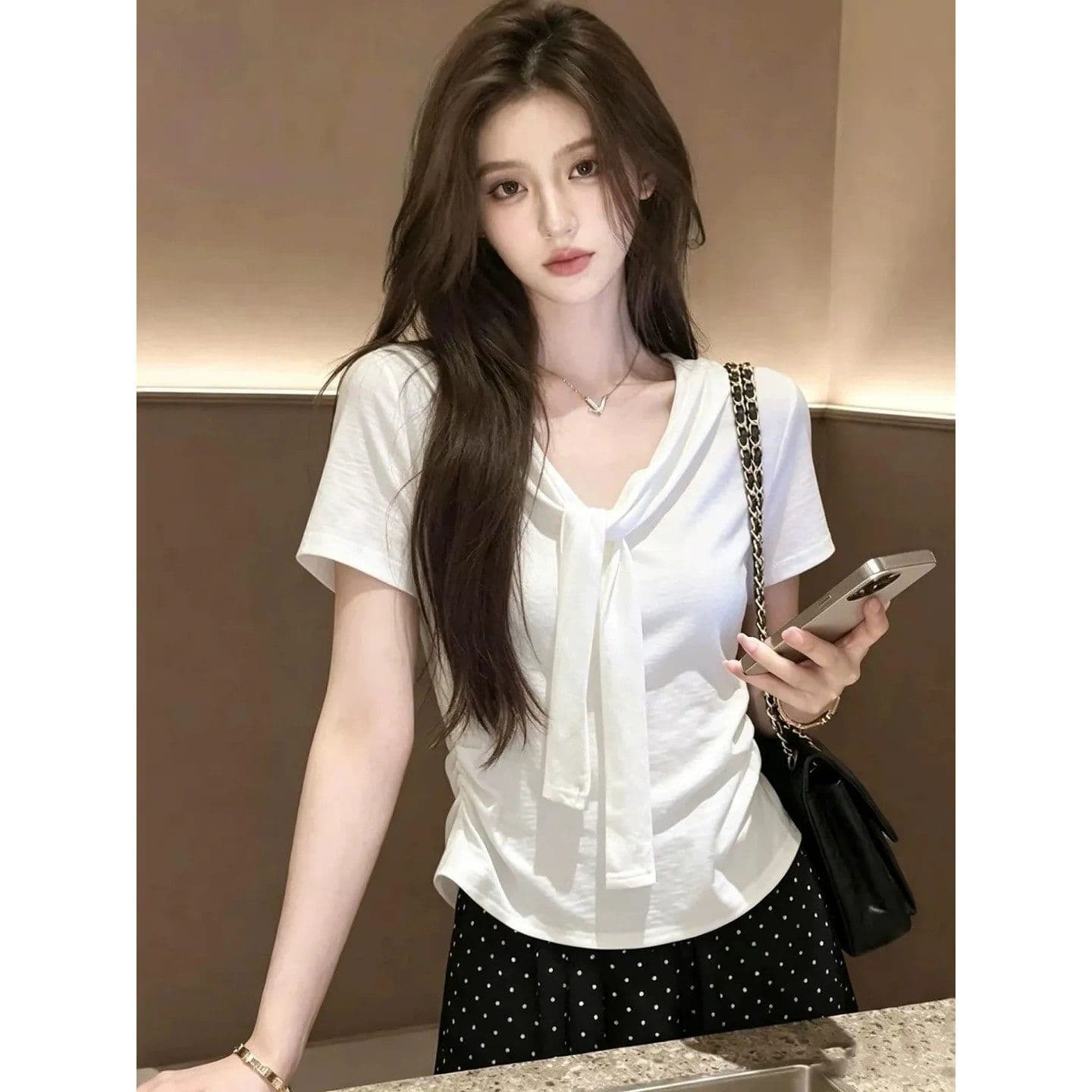 반팔 티셔츠 여성 의류 여름 새로운 디자인 센스 단색 허리 수축 슬림해 보이는 페이크 레이어드 숄 V넥 맨위 상세 이미지 2