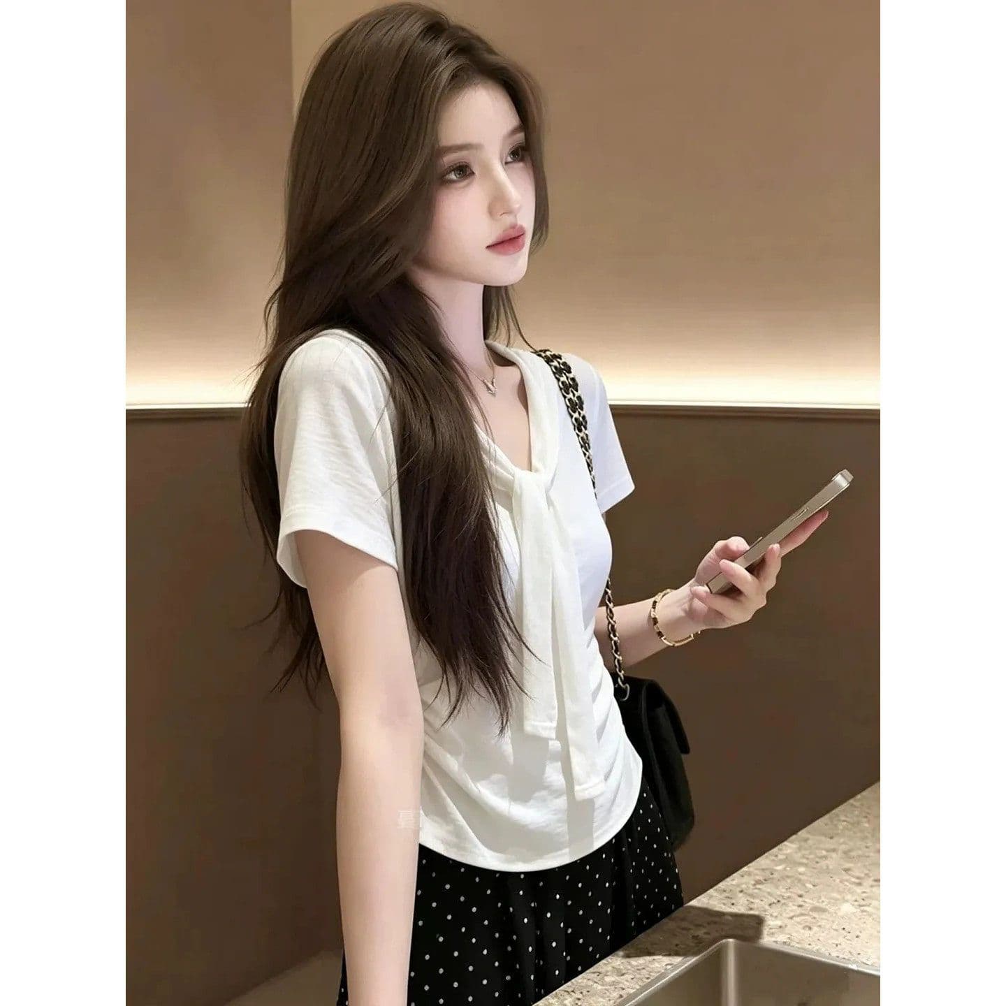 반팔 티셔츠 여성 의류 여름 새로운 디자인 센스 단색 허리 수축 슬림해 보이는 페이크 레이어드 숄 V넥 맨위 상세 이미지 8