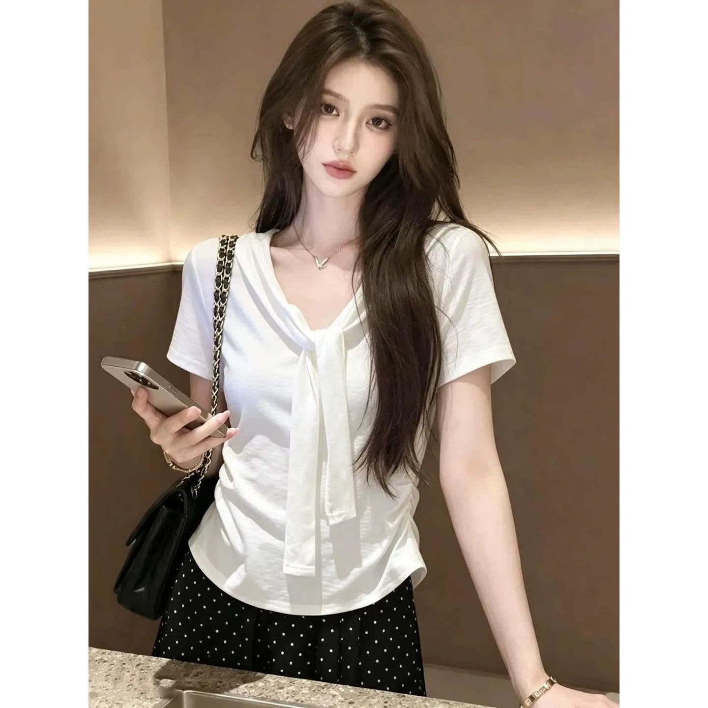 반팔 티셔츠 여성 의류 여름 새로운 디자인 센스 단색 허리 수축 슬림해 보이는 페이크 레이어드 숄 V넥 맨위 상세 이미지 10