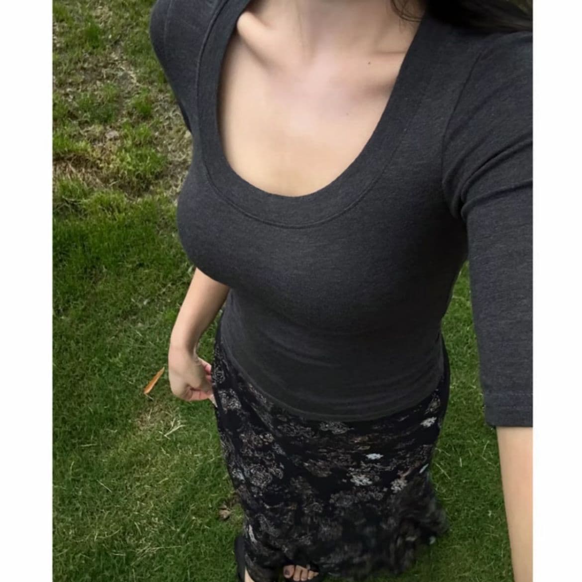 모달 260 그램 여름 몸매 가꾸기 종류 u 칼라 단색 중간 소매 티셔츠 슬림해 보이는 여름 차가운 센스 티셔츠 이미지 4