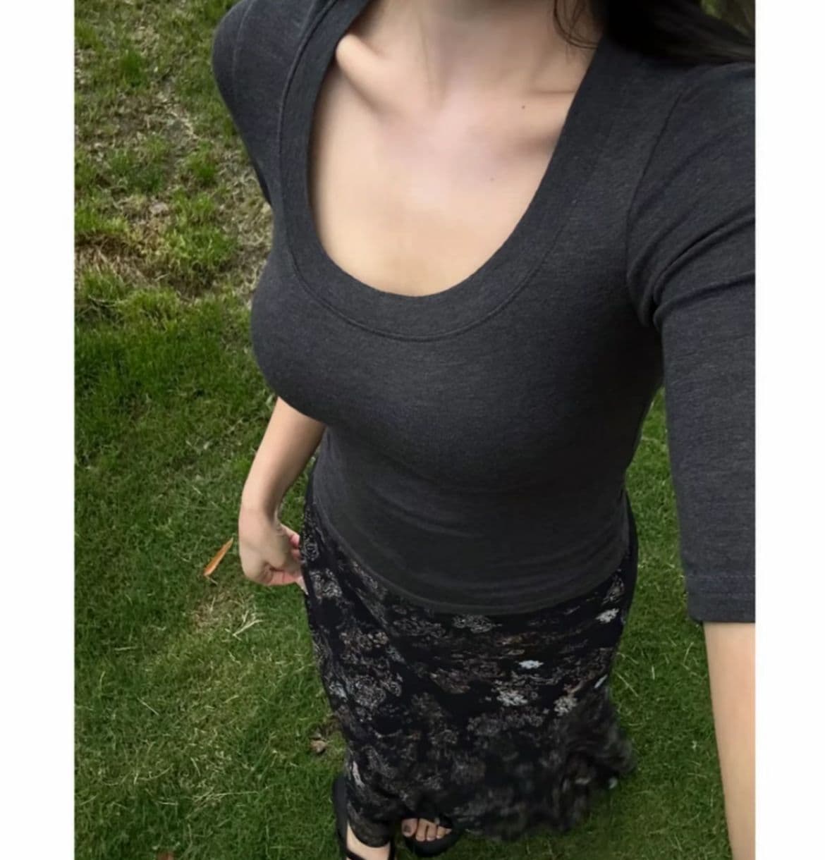 모달 260 그램 여름 몸매 가꾸기 종류 u 칼라 단색 중간 소매 티셔츠 슬림해 보이는 여름 차가운 센스 티셔츠 상세 이미지 3