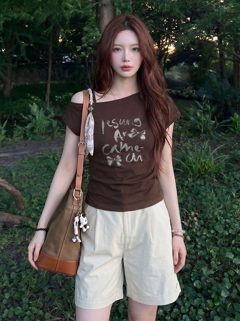 반팔 티셔츠 여성 의류 여름 새로운 트렌디 오프숄더 디자인 센스 레트로 알파벳 한 부서 비스듬한 칼라 맨위 상세 이미지 5