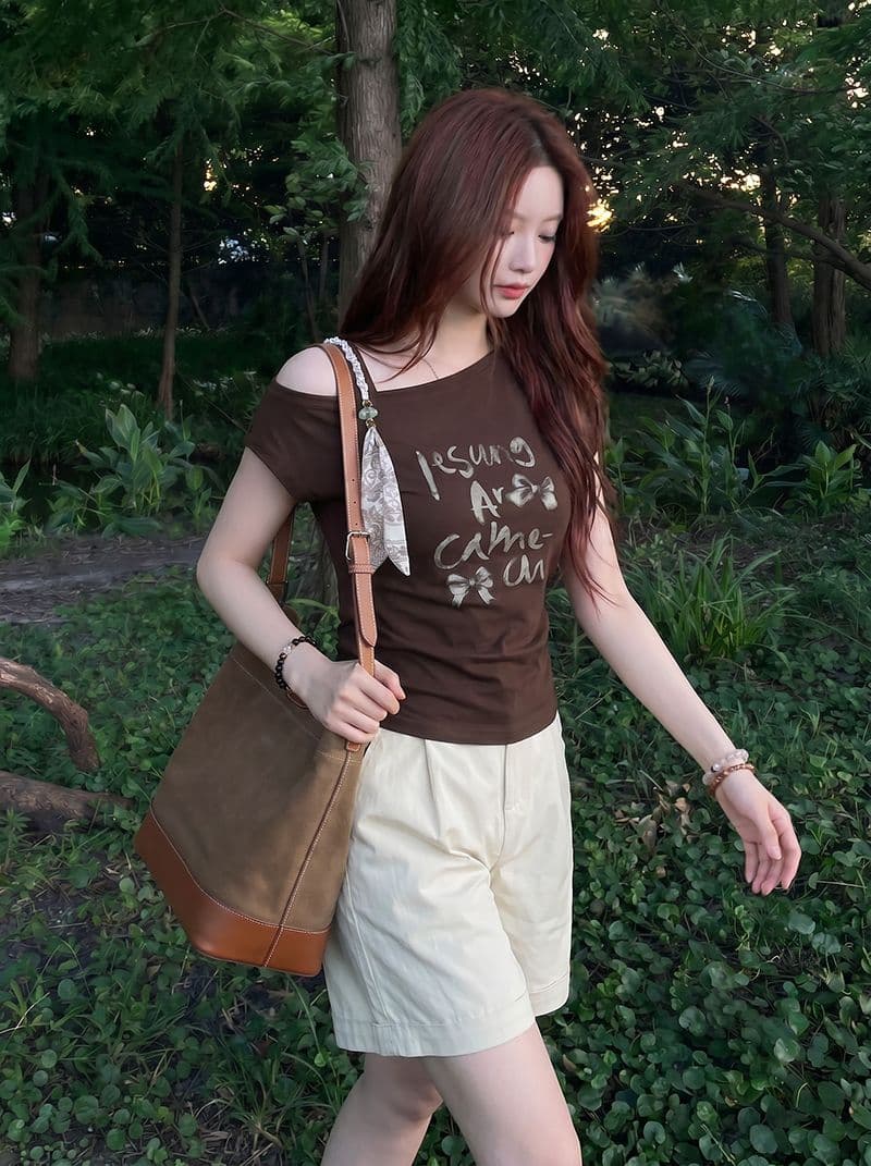 반팔 티셔츠 여성 의류 여름 새로운 트렌디 오프숄더 디자인 센스 레트로 알파벳 한 부서 비스듬한 칼라 맨위 상세 이미지 6