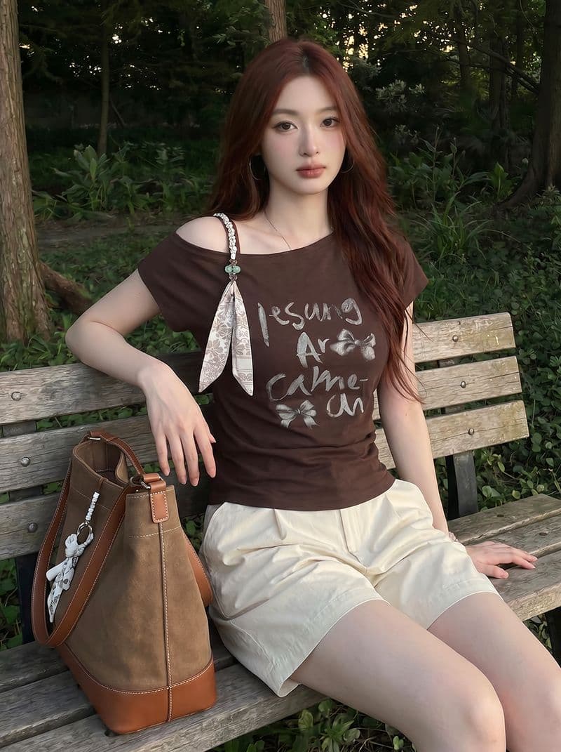 반팔 티셔츠 여성 의류 여름 새로운 트렌디 오프숄더 디자인 센스 레트로 알파벳 한 부서 비스듬한 칼라 맨위 상세 이미지 7