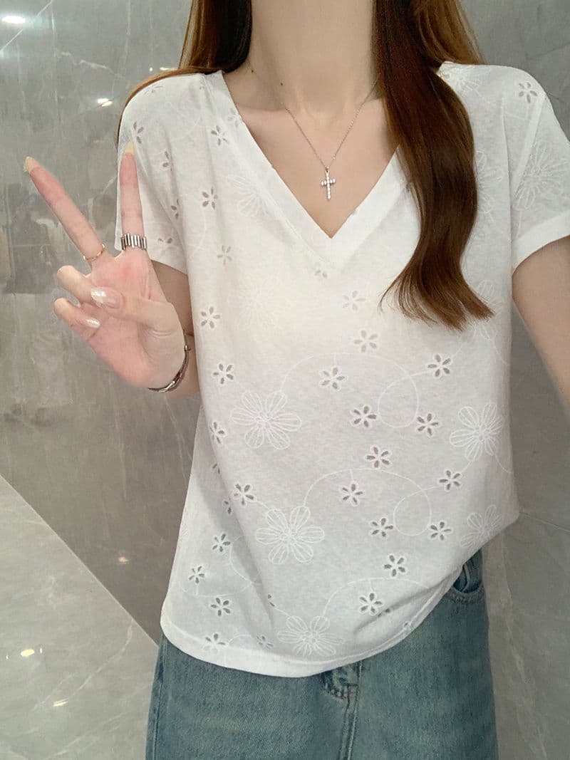 반팔 티셔츠 여성 의류 여름 새로운 한 부서 디자인 센스 슬림해 보이는 단색 자수 홀로우 아웃 V넥 맨위 상세 이미지 5