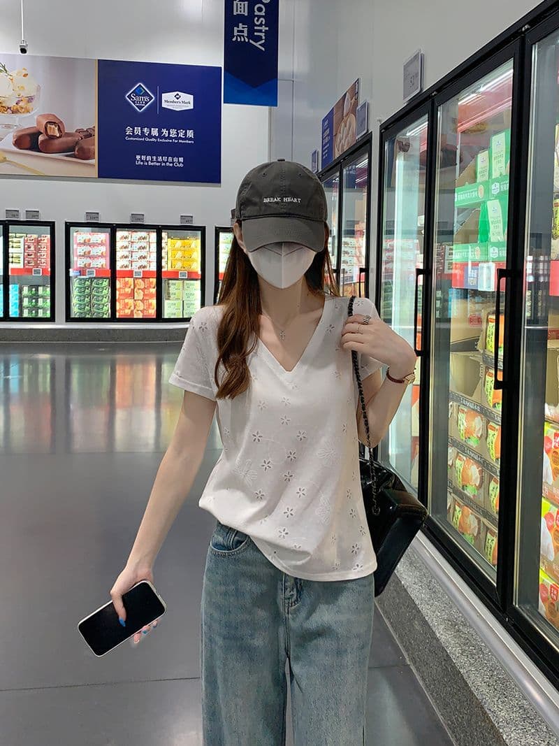 반팔 티셔츠 여성 의류 여름 새로운 한 부서 디자인 센스 슬림해 보이는 단색 자수 홀로우 아웃 V넥 맨위 상세 이미지 7