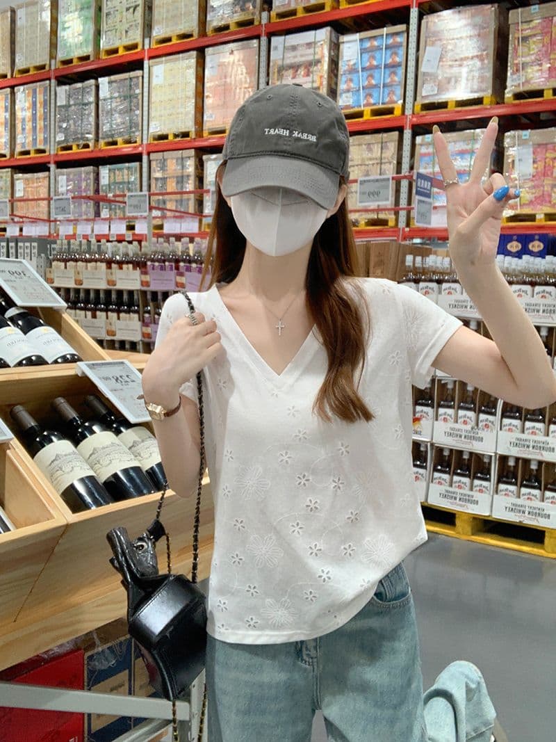 반팔 티셔츠 여성 의류 여름 새로운 한 부서 디자인 센스 슬림해 보이는 단색 자수 홀로우 아웃 V넥 맨위 상세 이미지 10