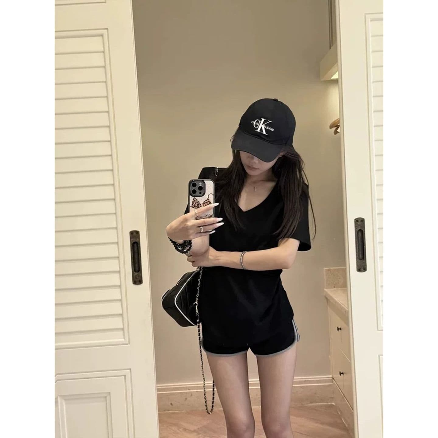 원본 것 반팔 티셔츠 여성 여름 다용도 V넥 디자인 센스 맨위 이미지 2