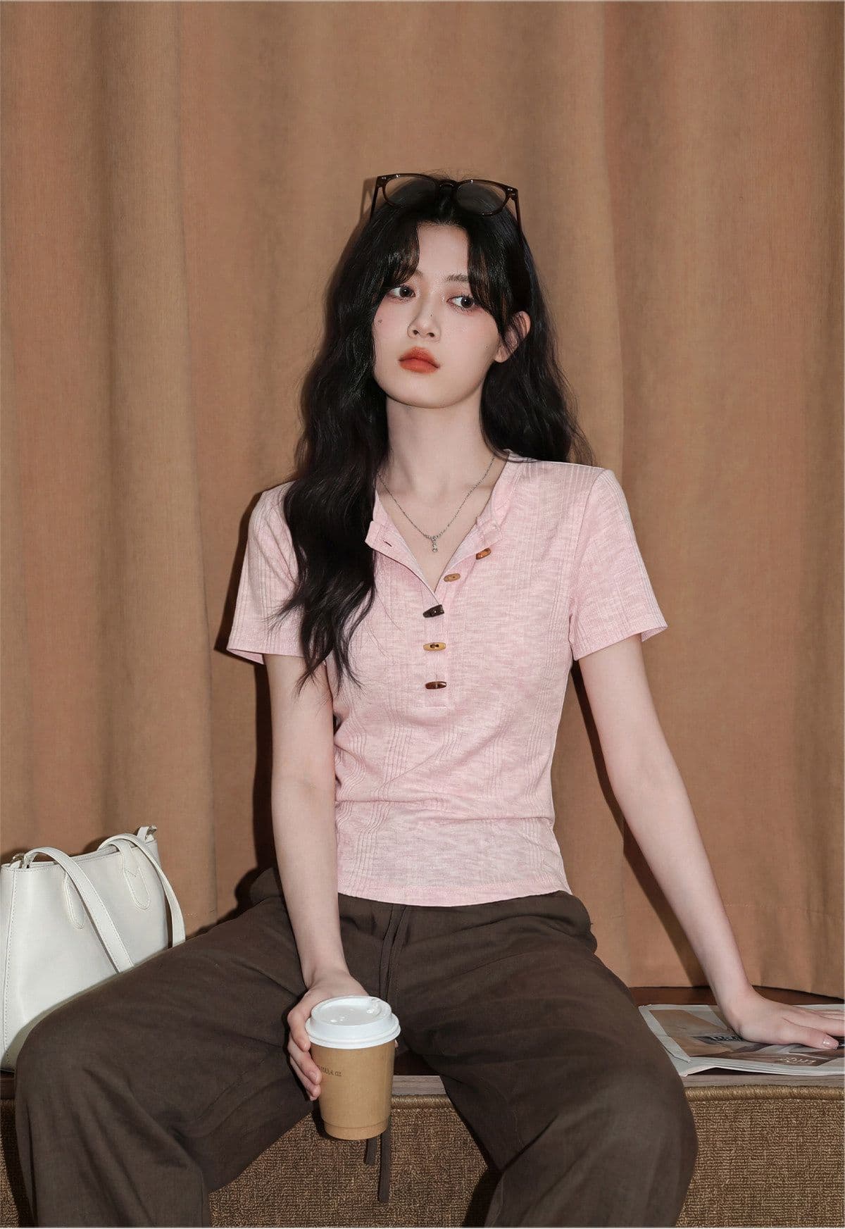 반팔 티셔츠 여성 여름 새로운 디자인 센스 한 부서 작은 샤넬 스타일 슬림해 보이는 소뿔 버클 헨리 칼라 맨위 상세 이미지 7