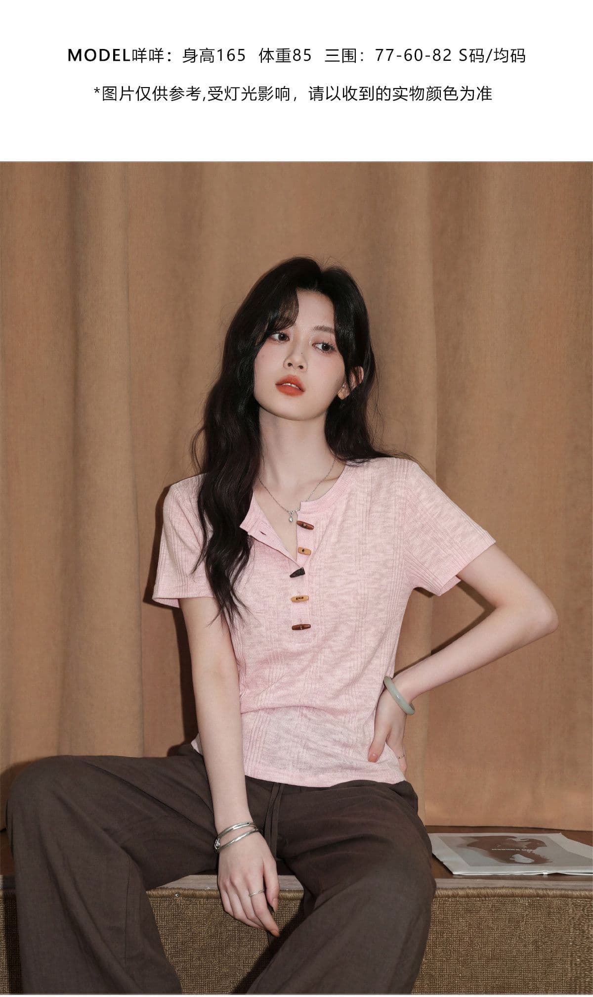 반팔 티셔츠 여성 여름 새로운 디자인 센스 한 부서 작은 샤넬 스타일 슬림해 보이는 소뿔 버클 헨리 칼라 맨위 상세 이미지 8