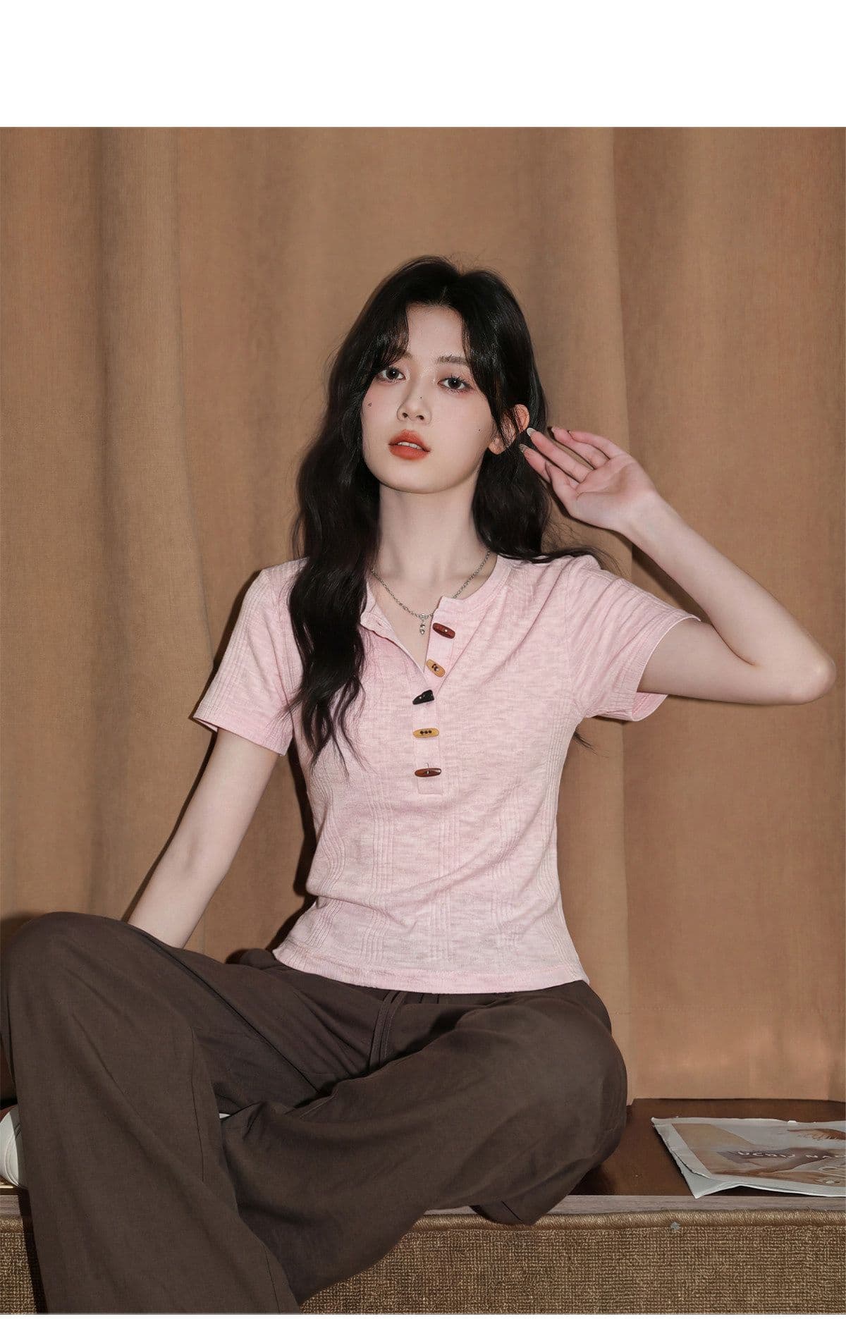 반팔 티셔츠 여성 여름 새로운 디자인 센스 한 부서 작은 샤넬 스타일 슬림해 보이는 소뿔 버클 헨리 칼라 맨위 상세 이미지 9