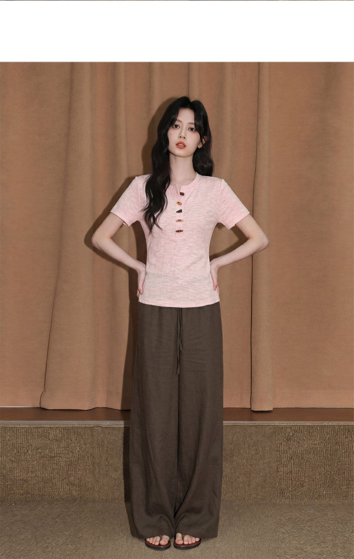 반팔 티셔츠 여성 여름 새로운 디자인 센스 한 부서 작은 샤넬 스타일 슬림해 보이는 소뿔 버클 헨리 칼라 맨위 상세 이미지 12