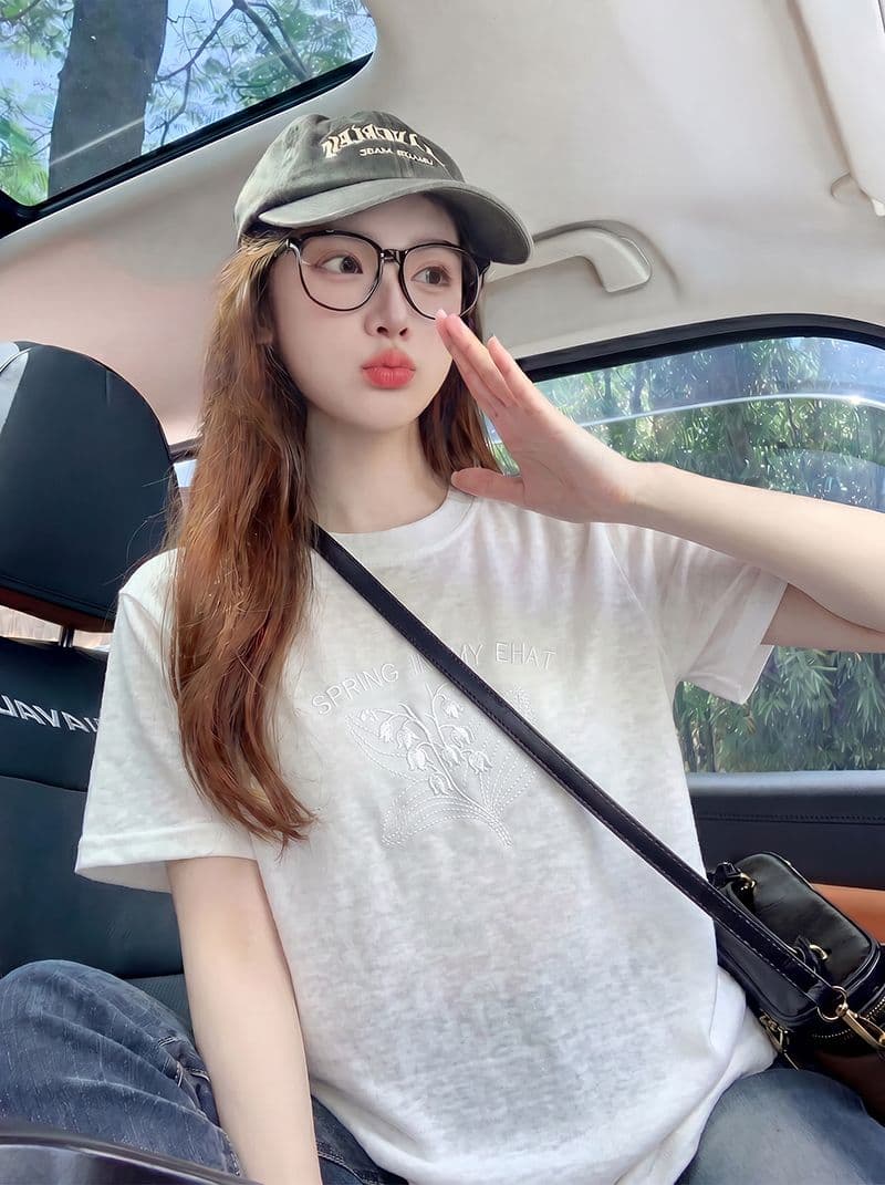 200그램 눈꽃 반팔 티셔츠 여성 의류 여름 새로운 한 부서 디자인 센스 자수 루즈핏 라운드 넥 맨위 상세 이미지 8