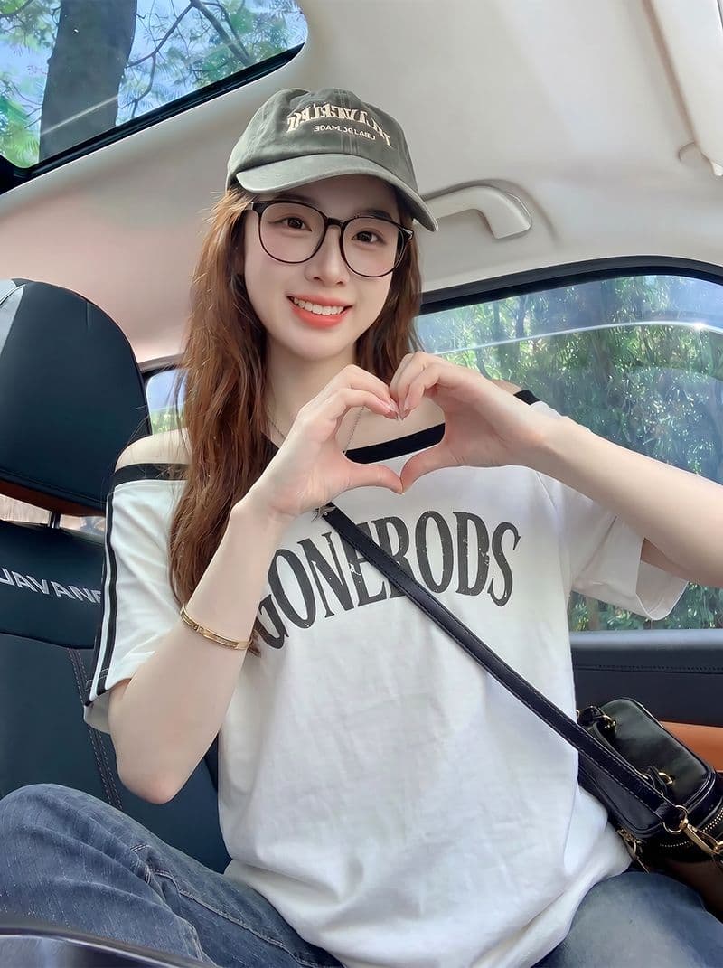 220 그램 순면 반팔 티셔츠 여성 의류 여름 새로운 루즈핏 한 부서 오프숄더 배색 비스듬한 칼라 맨위 상세 이미지 6