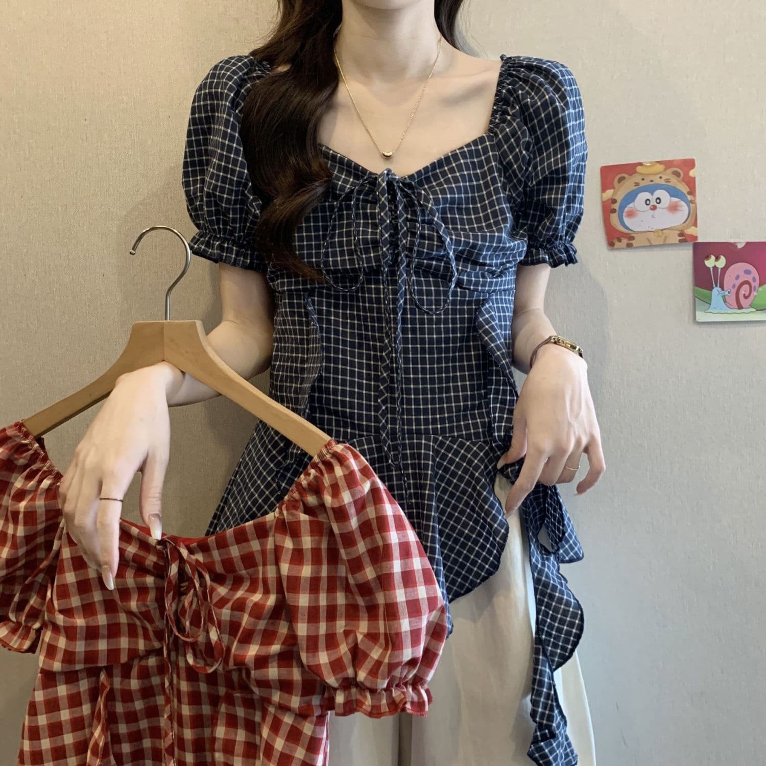 빅 사이즈 표지 배 프랑스식 레트로 리본 체크무늬 여성 셔츠 여름 통통한 여동생 슬림해 보이는 거품 소매 광장 칼라 맨위 이미지 4
