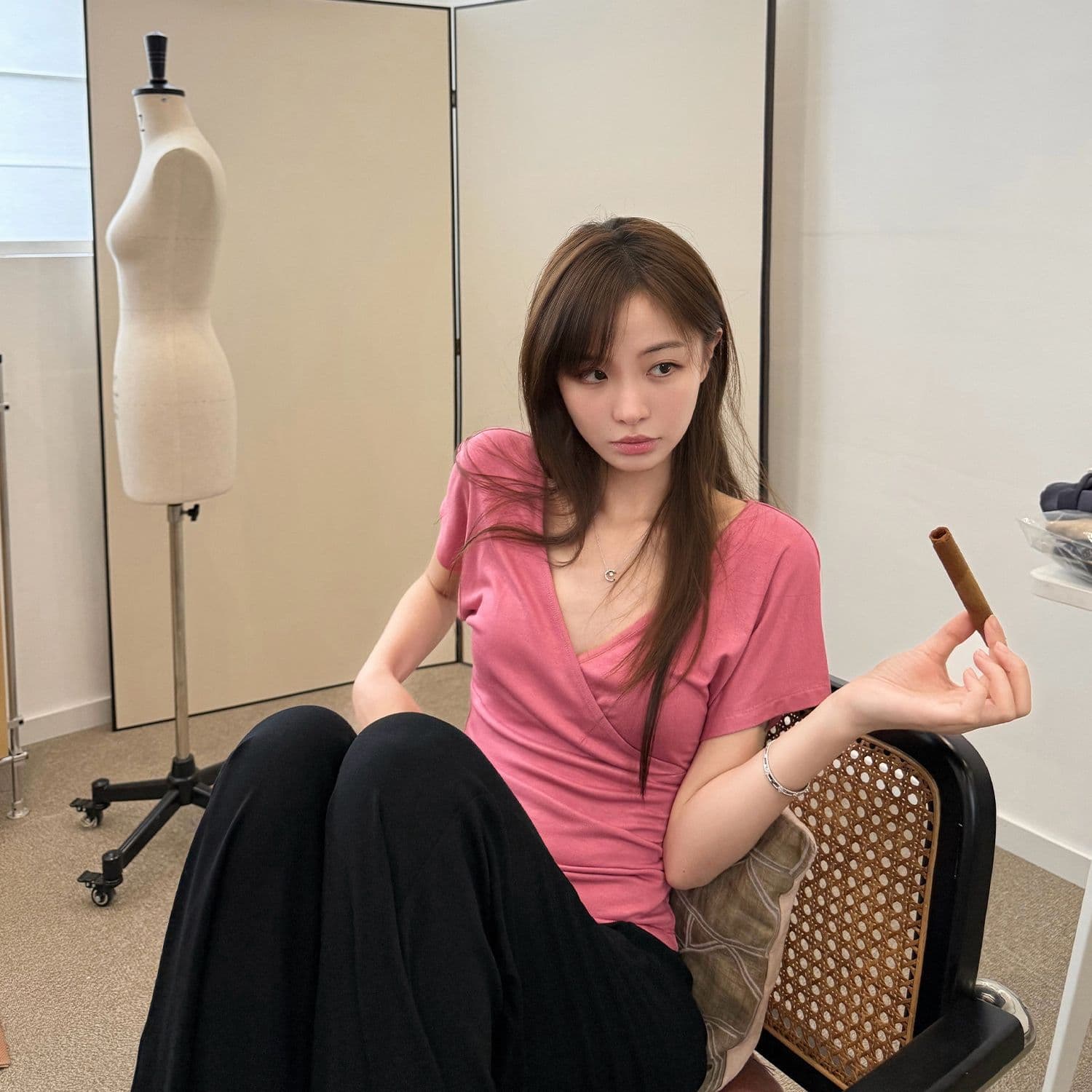 260 그램 사람들 면 리브 92 접착제 8 암모니아 Lun 작은 예쁜 허리 십자가 V넥 작은 날다 소매 티셔츠 여성 여름 몸매 가꾸기 반팔 이미지 3