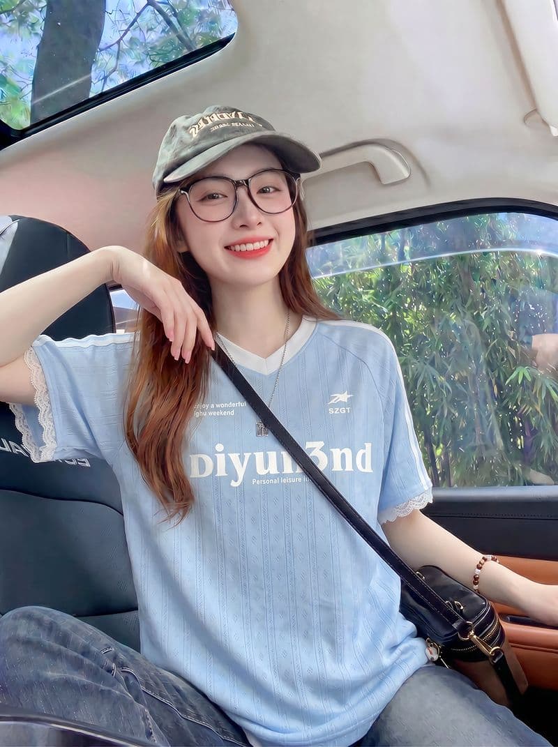 220 그램 자카드 반팔 티셔츠 여성 의류 여름 새로운 한 부서 디자인 센스 달콤함 레이스 V넥 맨위 이미지 3