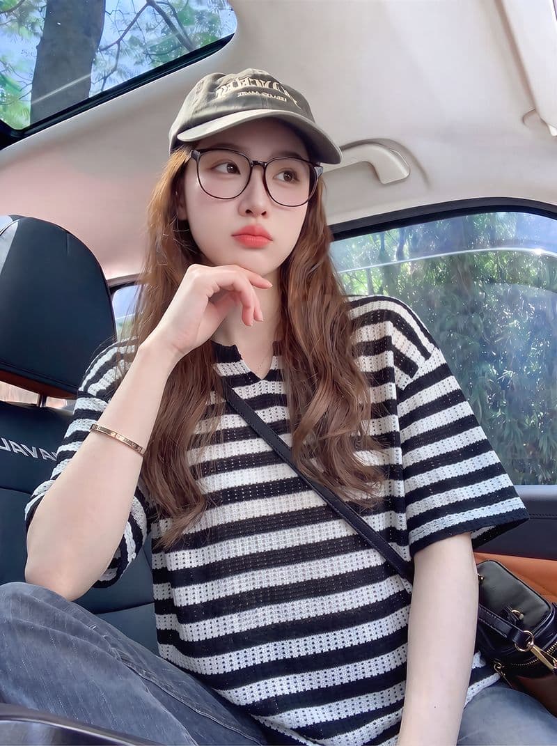 반팔 티셔츠 남자 여성 의류 여름 새로운 트렌디 한 부서 디자인 센스 홀로우 아웃 스트라이프 루즈핏 V넥 맨위 이미지 3