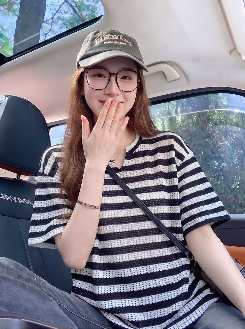 반팔 티셔츠 남자 여성 의류 여름 새로운 트렌디 한 부서 디자인 센스 홀로우 아웃 스트라이프 루즈핏 V넥 맨위 상세 이미지 12