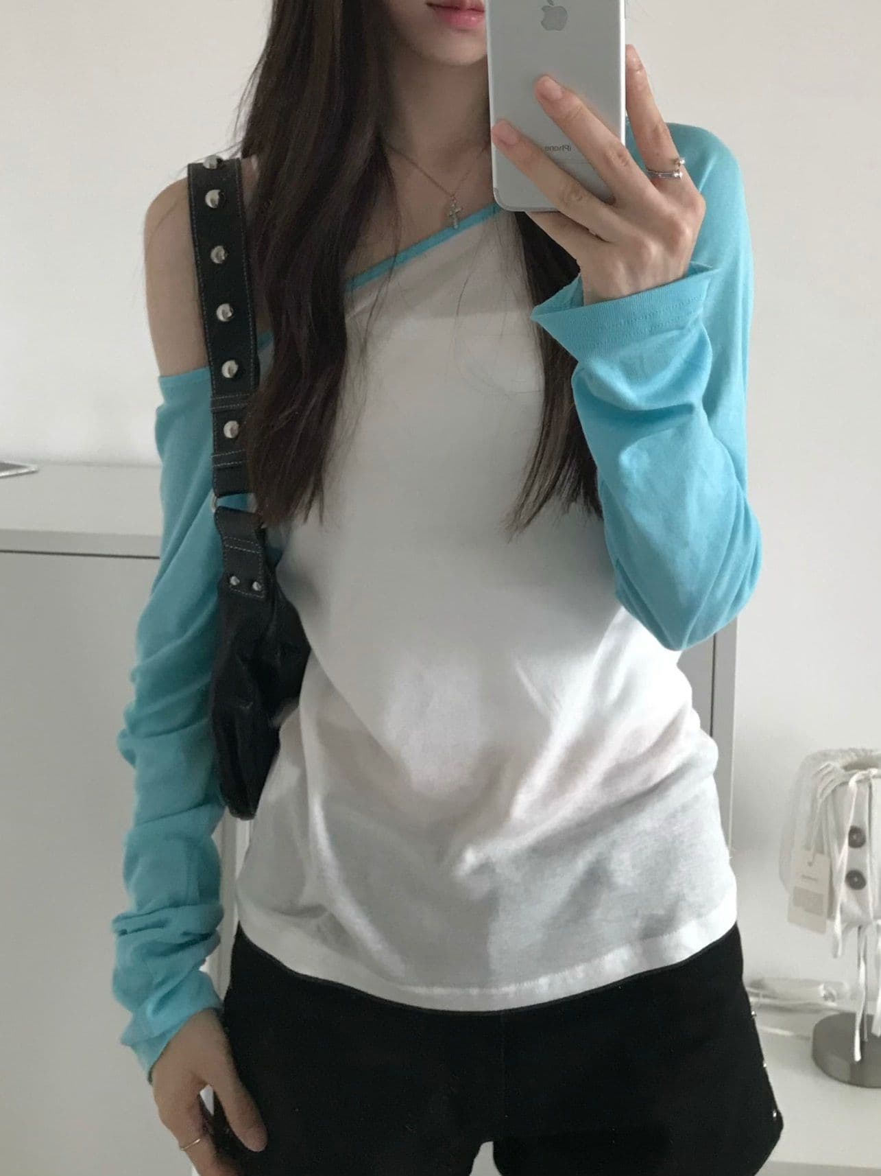 165 그램 실크 미끄러짐 눈꽃 면 65 면 35 폴리 에스터 패치워크 배색 티셔츠 여성 가을 얇은 스타일 마이크로 ~을 통해 긴팔 비스듬한 어깨 의류 상세 이미지 4