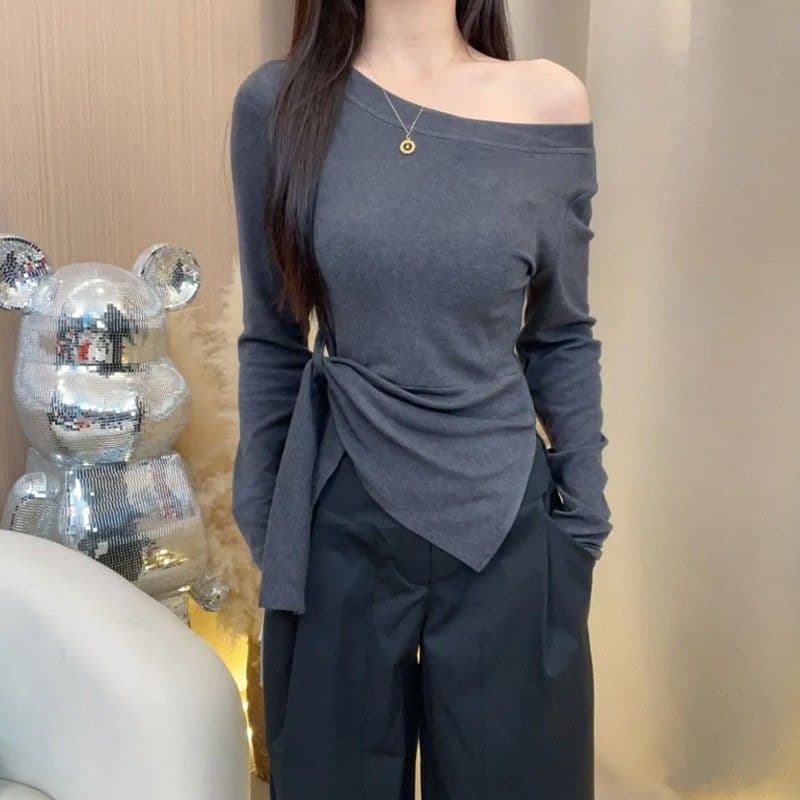 2026 봄 가을 새로운 한 부서 밑단 불규칙 트임 허리 수축 고급 센스 슬림해 보이는 다용도 비스듬한 어깨 긴팔 티셔츠