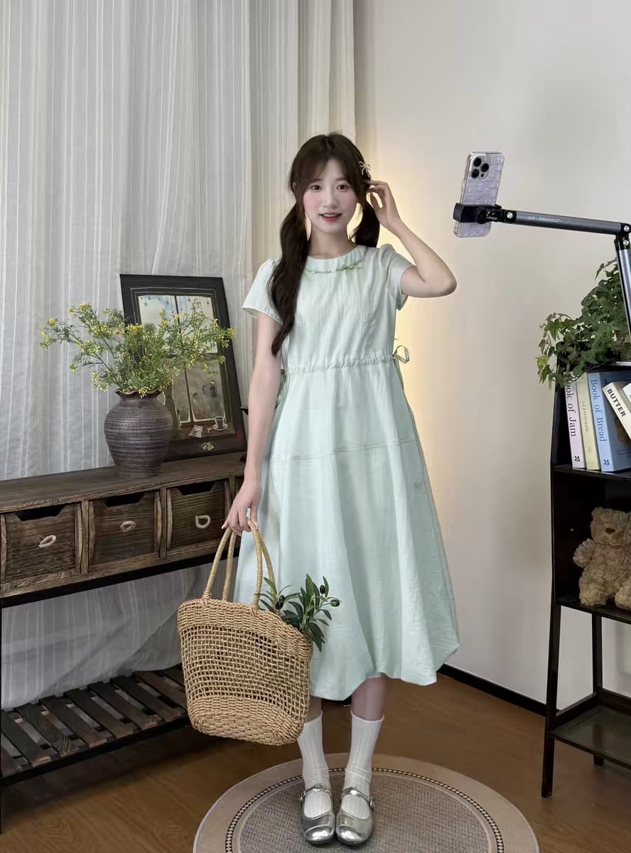 박하 녹색 점프 슈트 치마 여성 의류 여름 2026 새로운 해변가 휴가 허리 수축 슬림해 보이는 꽃밭 롱 스커트 상세 이미지 3