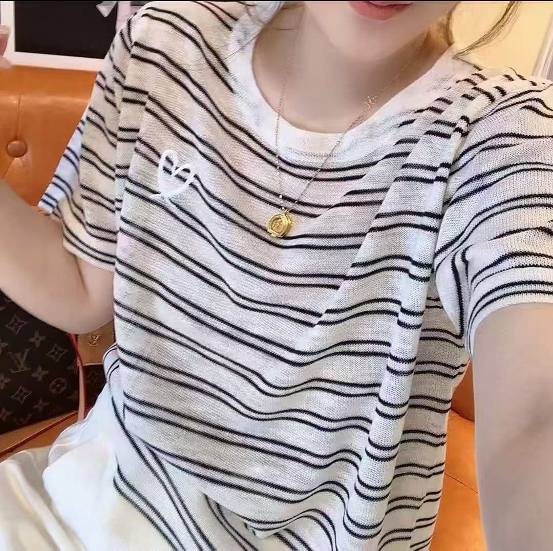 유럽 상품 스트라이프 반팔 티셔츠 여성 루즈핏 슬림해 보이는 2026 년 여름 새로운 다용도 동정 라운드 넥 반소매 맨위 상세 이미지 3