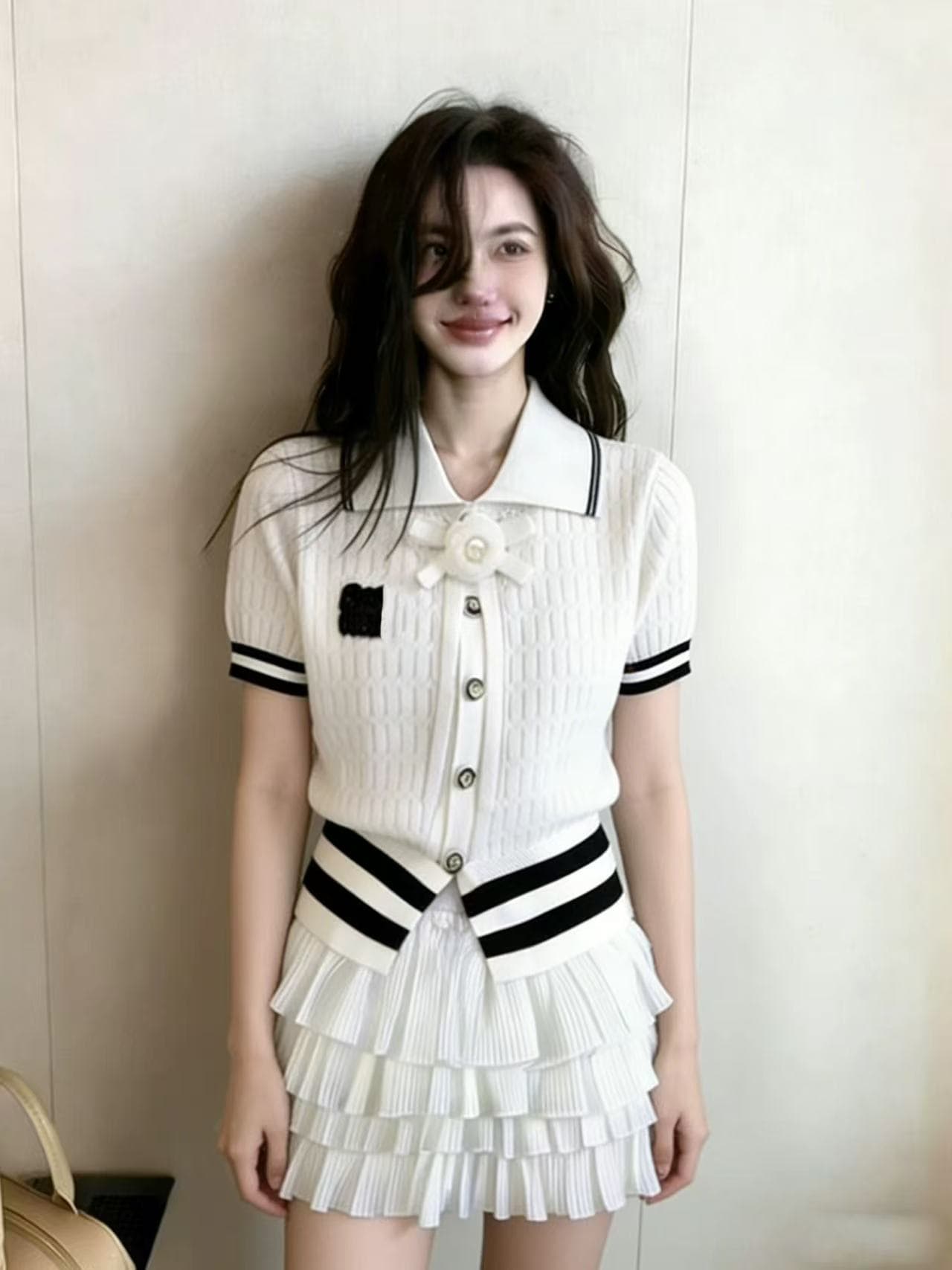 학원 스타일 배색 폴로 칼라 니트 오픈 가디건 여성용 짧은 소매 알파벳 프린트 패션 몸매 가꾸기 연령 감소 맨위 여름 착용 가져 가라. 상세 이미지 3