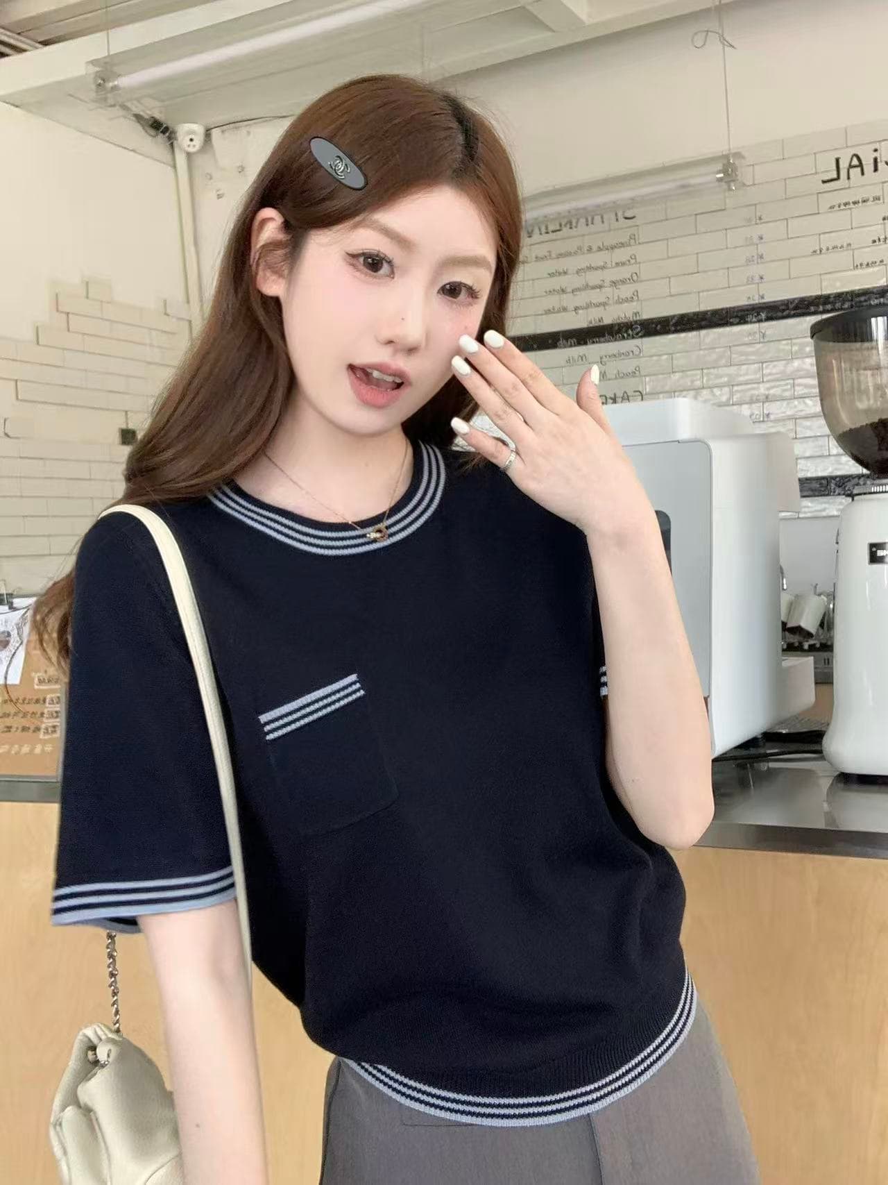 한 부서 미니멀리즘 배색 라운드 넥 디자인 센스 니트 티셔츠 여성 여름 캐주얼 다용도 슬림해 보이는 반팔 인사이드 잡아라. 의류 상세 이미지 1