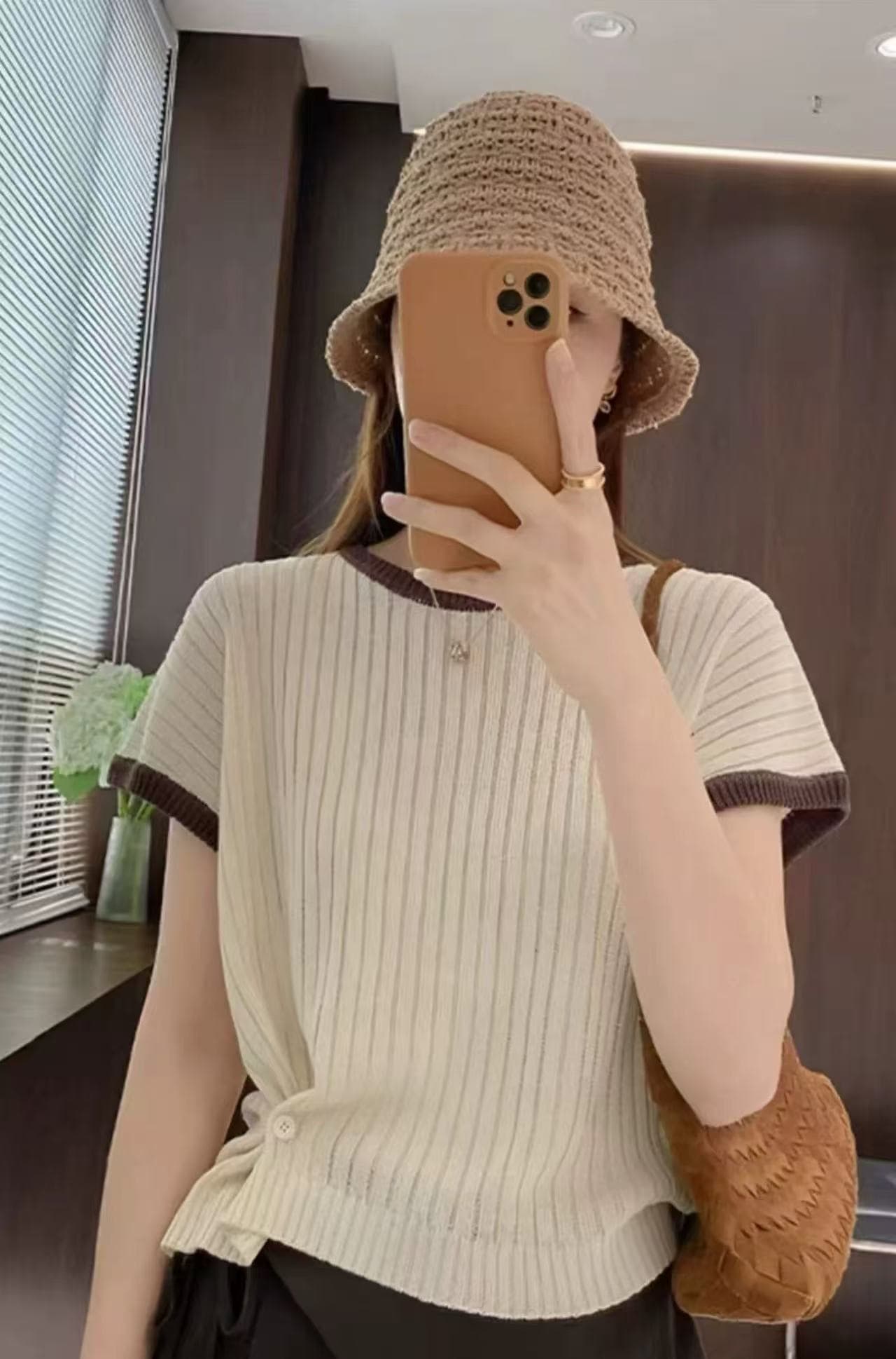느슨함 센스 배색 측면 구덩이 기사 니트 반팔 여성 여름 라운드 넥 루즈핏 슬림해 보이는 측면 버클 얼음 실크 캐주얼 맨위 이미지 4
