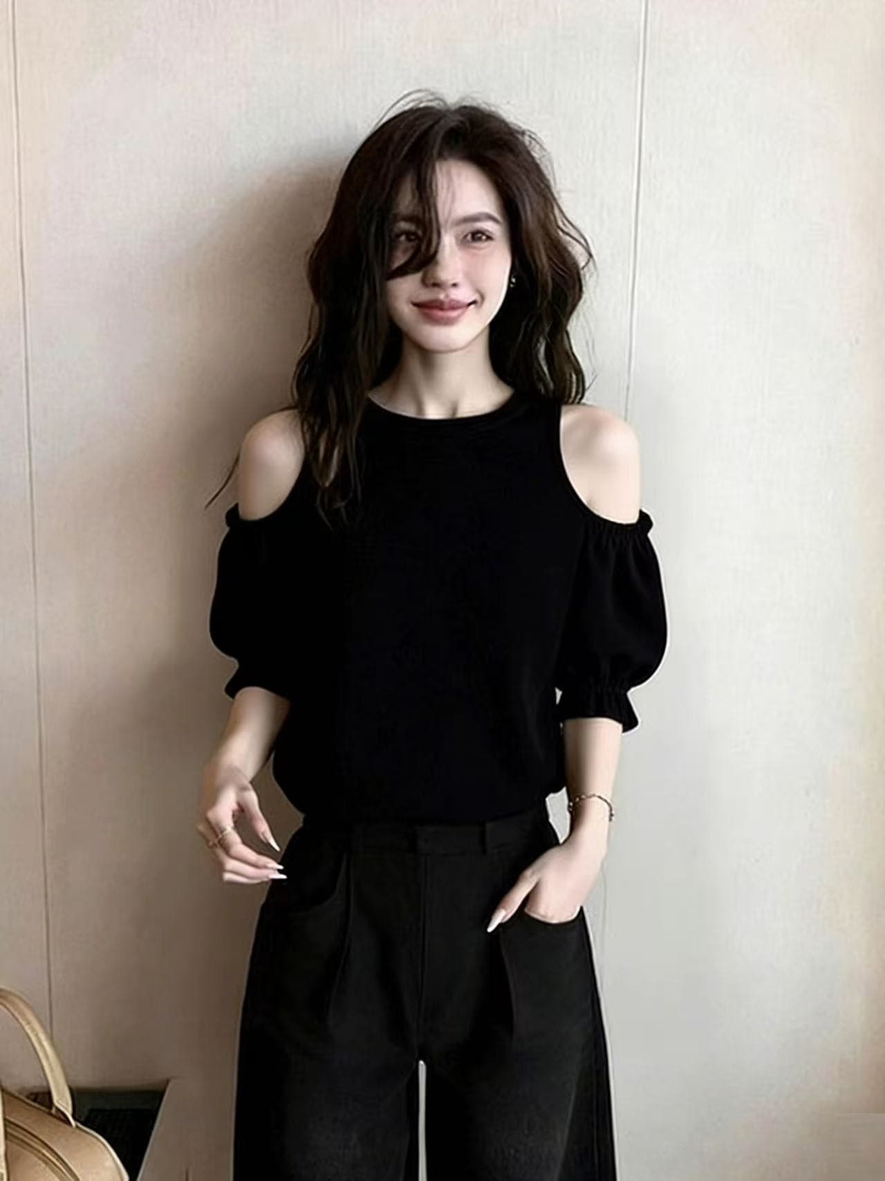 한국 스타일 홀로우 아웃 오프숄더 슬림해 보이는 긴팔 티셔츠 검정색 다용도 부드러운 바람 맨위 봄 드레스 슈퍼 잘 생긴 품격 작은 셔츠 상세 이미지 1