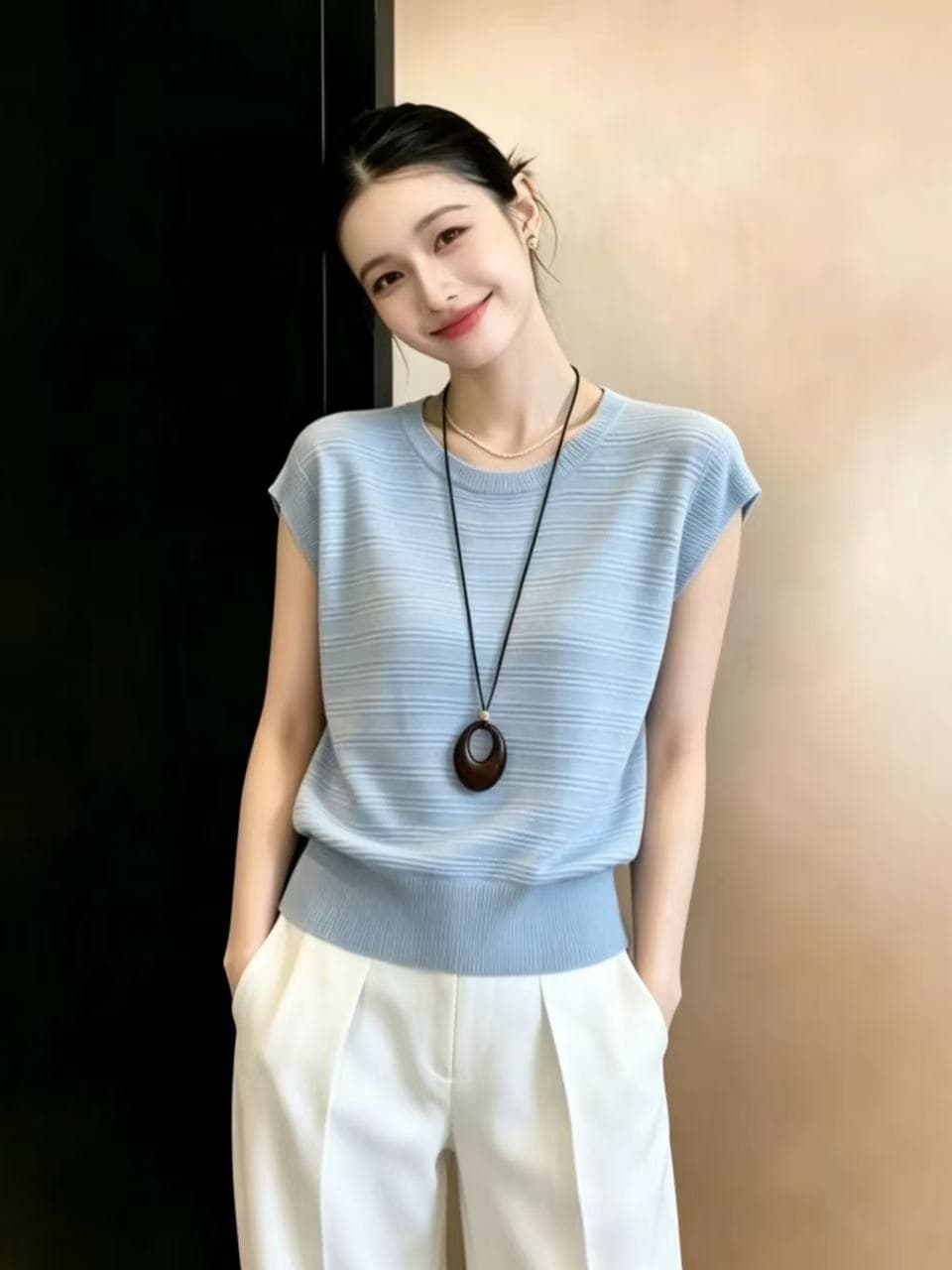하늘색 민소매 쇼트 스타일 라운드 넥 스트라이프 티셔츠 여성 2026 여름 고급 사소한 빛 사람들 코치 착용 잡아라. 의류 이미지 4