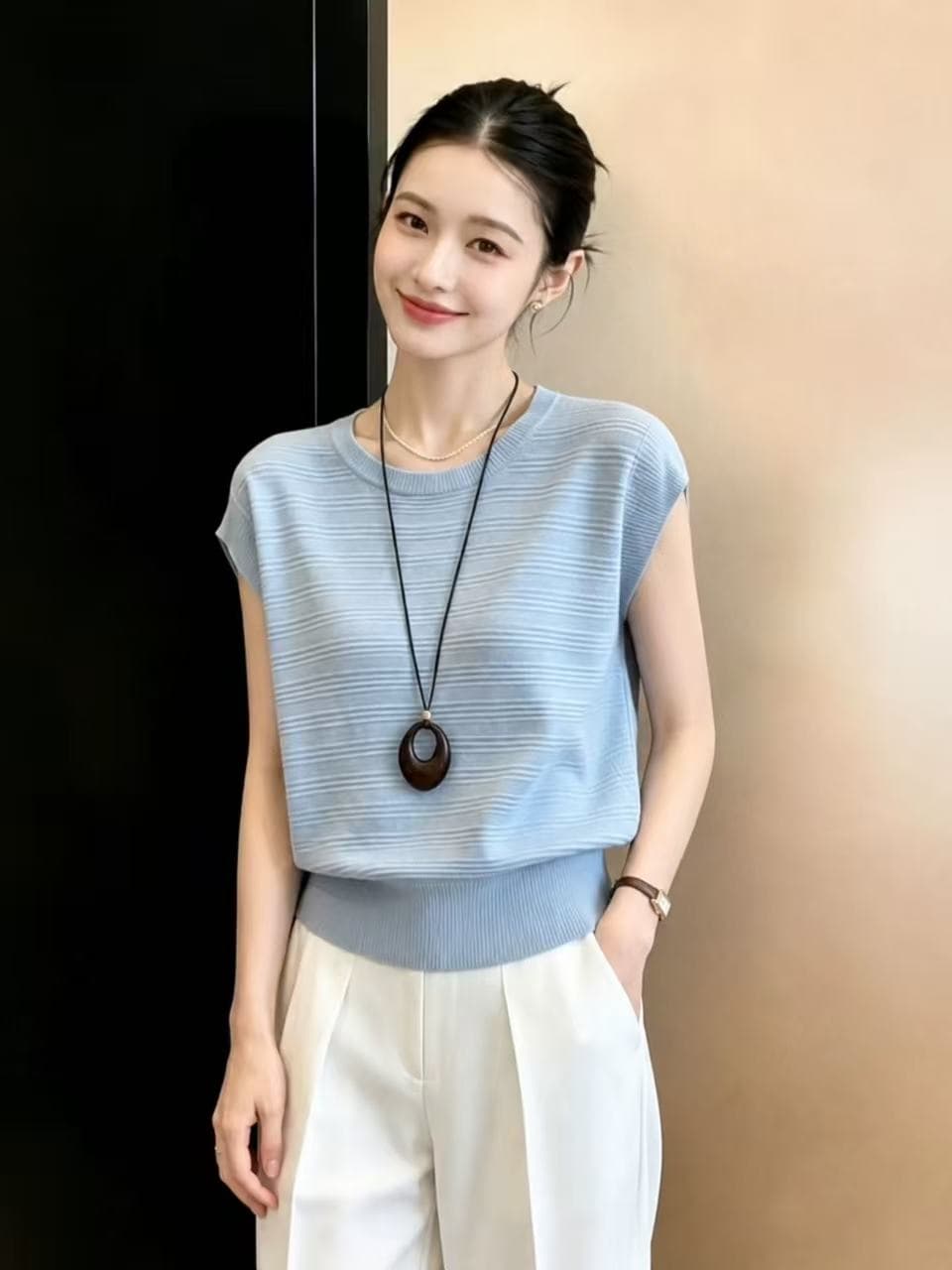 하늘색 민소매 쇼트 스타일 라운드 넥 스트라이프 티셔츠 여성 2026 여름 고급 사소한 빛 사람들 코치 착용 잡아라. 의류 상세 이미지 5