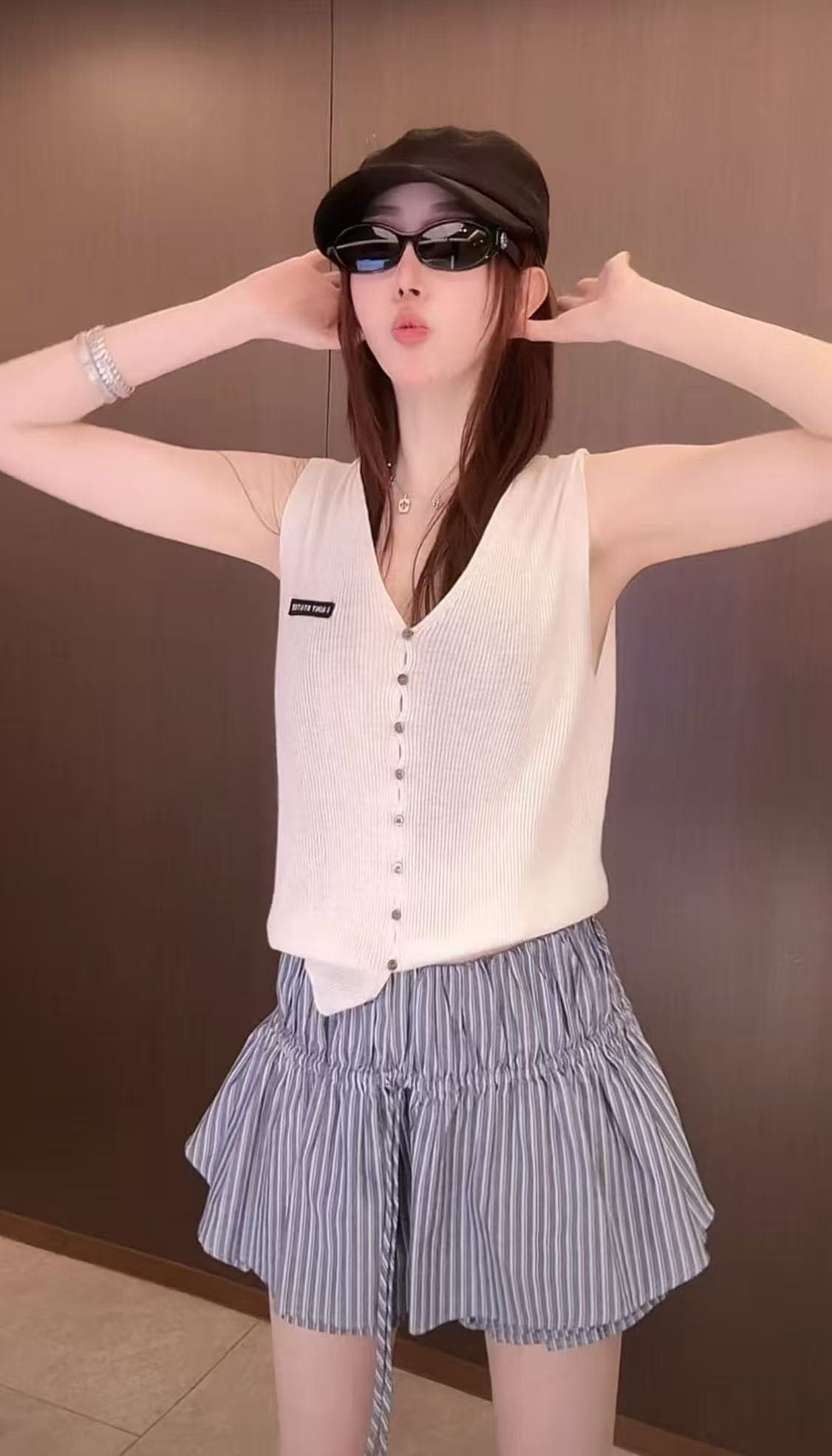 회색 구덩이 기사 V넥 니트 조끼 여성 여름 외부 가져 가라. 오픈 가디건 2026 년 새로운 한 부서 슬림해 보이는 민소매 맨위