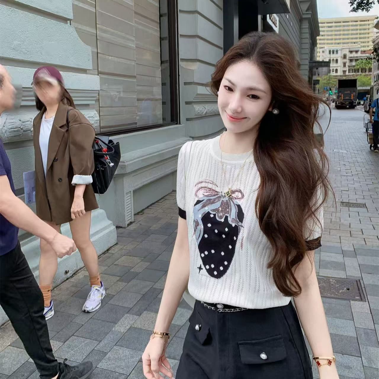 물고기 토끼 한 부서 긍정적 인 어깨 반팔 티셔츠 여성 여름 2026 새로운 아름다운 디자인 센스 작은 대중 니트 맨위 이미지 5