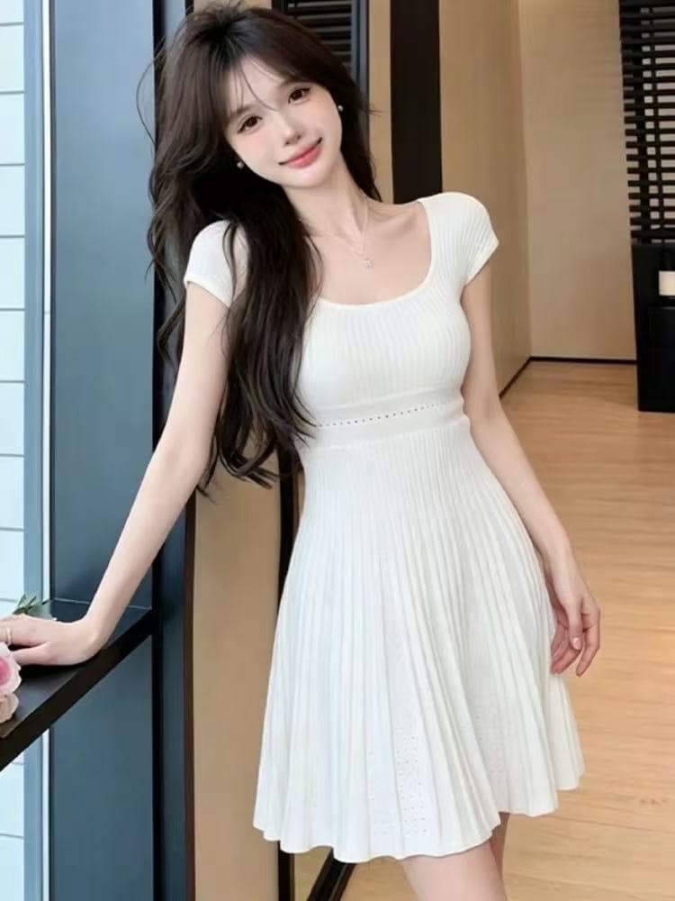 프랑스식 u 칼라 높음 폭탄 허리 수축 한 마디 니트 여성 드레스 여름 새로운 품격 작은 키 주름 장식 플리츠 미니 스커트