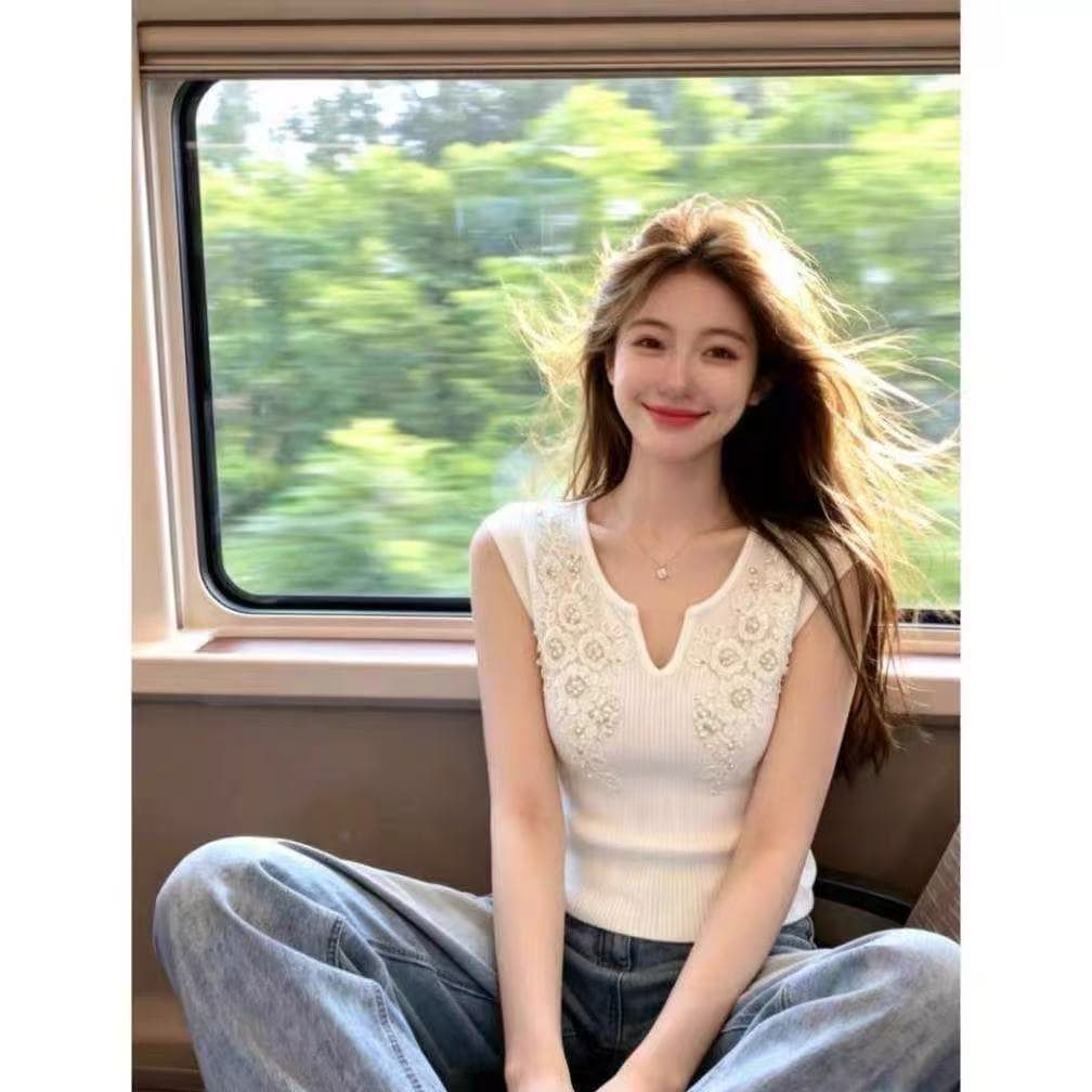 보존 섹션 추천 고급 센스 무거운 작업 비즈 박기 V넥 니트 조끼 여성 여름 새로운 패션 연령 감소 품격 맨위 이미지 2