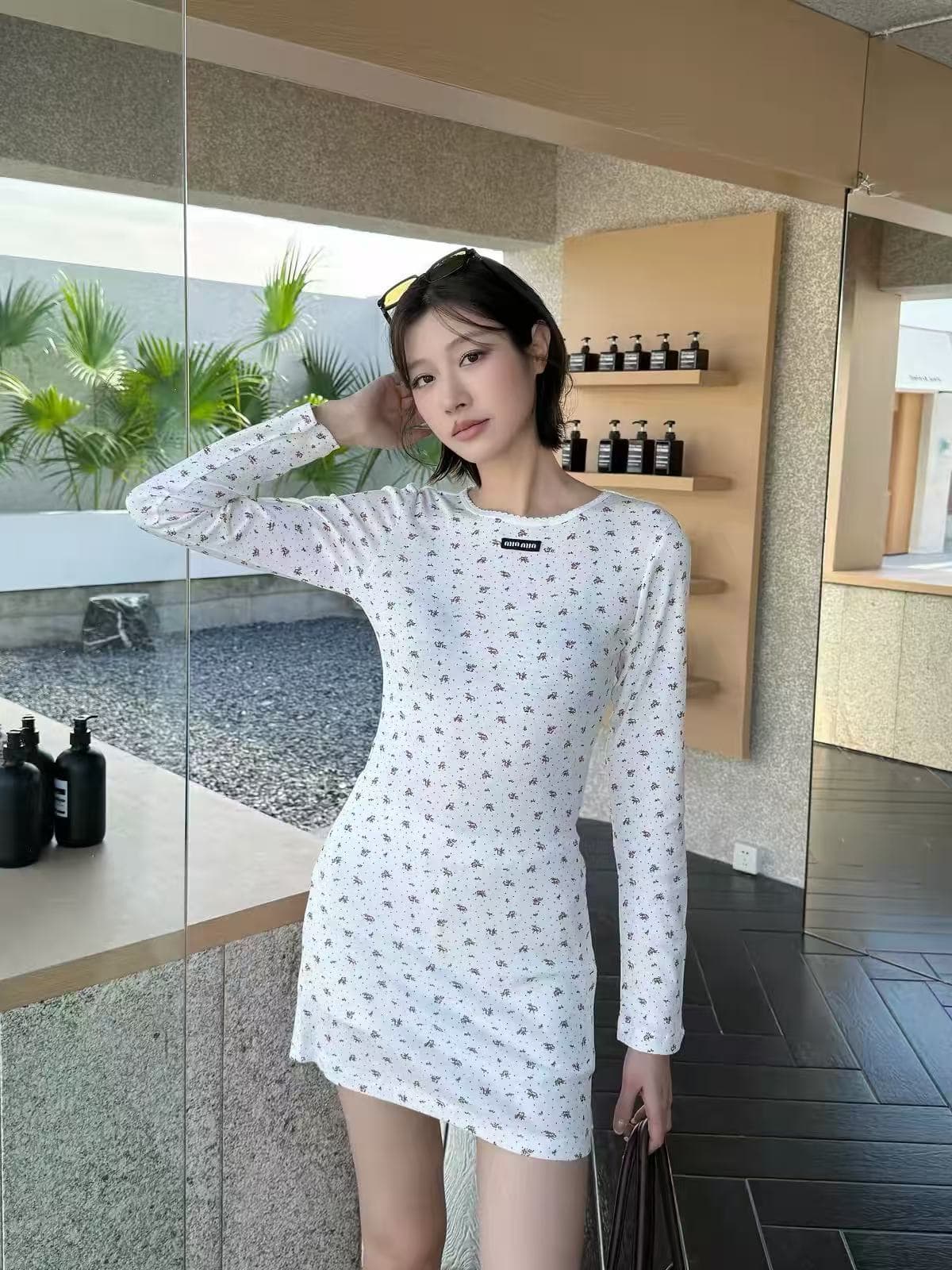 miu 부서 바람 꽃무늬 프린트 긴팔 여성 드레스 2026 봄 가을 새로운 학원 스타일 소녀 센스 티셔츠 치마 이미지 3
