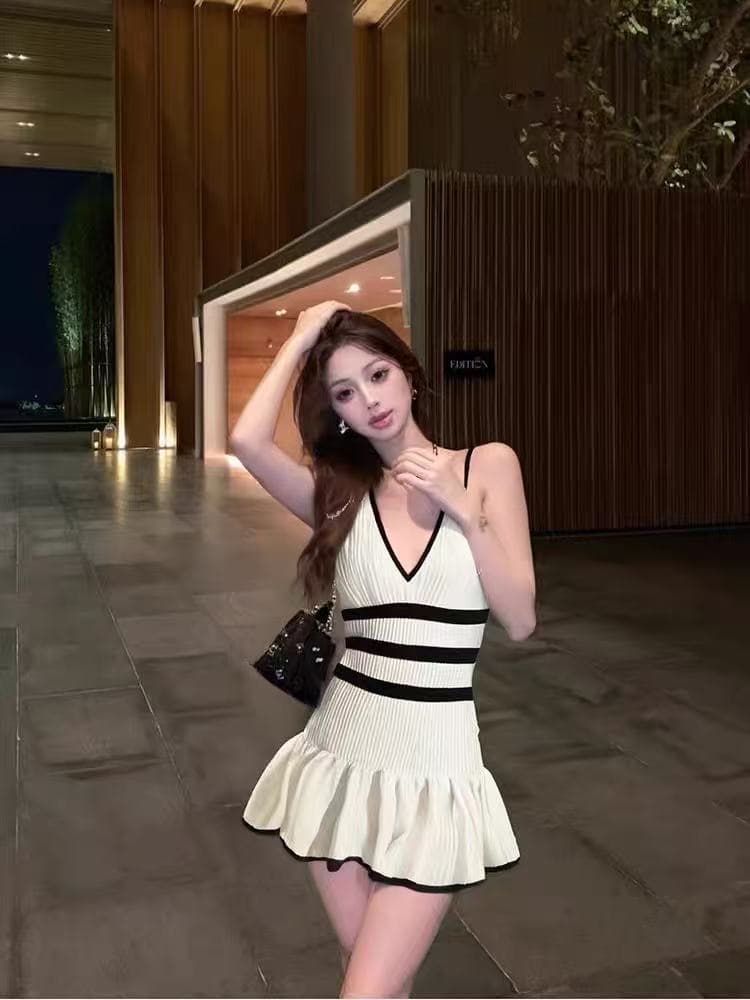 화이트 V넥 슬립 여성 드레스 여름 허리 수축 품격 천 골드 명문 여성 높은 추위 순수한 욕망 바람 패션 짧은 치마 이미지 2