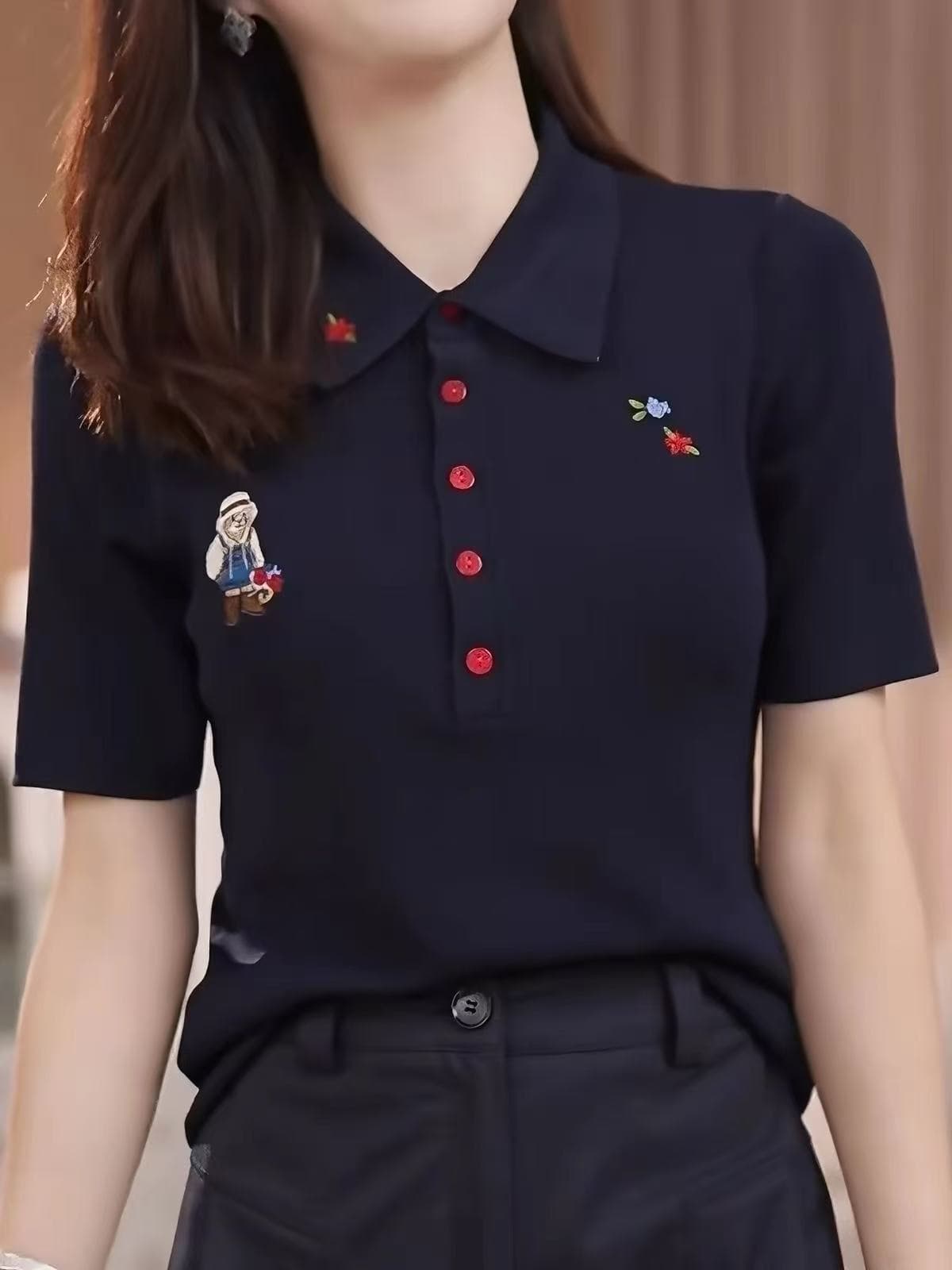 만화 작은 곰 자수 폴로 칼라 반팔 티셔츠 여성 2026 여름 새로운 캐주얼 다용도 슬림해 보이는 POLO 셔츠 맨위 상세 이미지 1