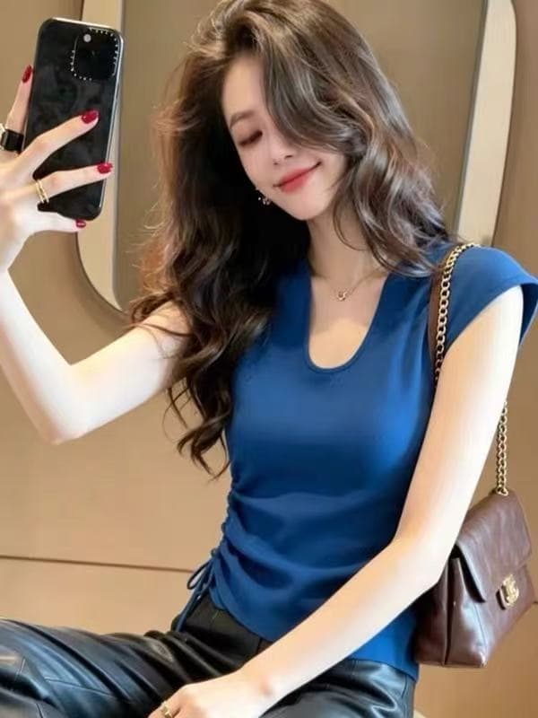 출퇴근 바람 니트 민소매 티셔츠 여성 의류 2026 여름 파란색 허리 수축 슬림해 보이는 몸매 가꾸기 다용도 맨위