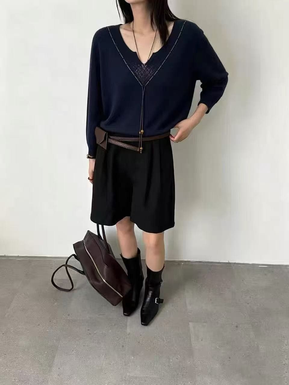2026 이른 가을 새로운 패션 느긋한 바람 V넥 홀로우 아웃 긴팔 니트 스웨터 여성 루즈핏 느슨함 센스 스웨터 맨위 상세 이미지 4