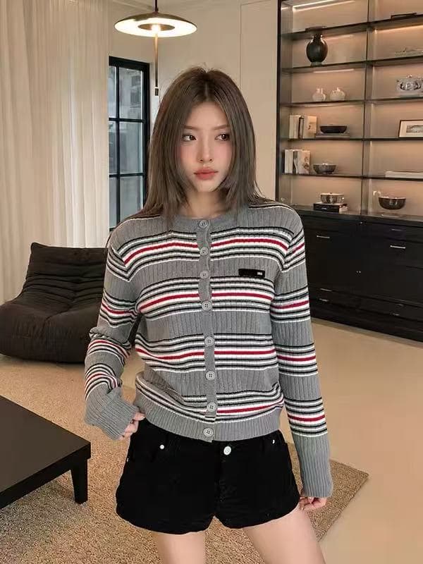 한 부서 가을 겨울 디자인 라운드 넥 배색 스트라이프 니트 스웨터 여성 긴 소매 오픈 가디건 단추 풀오버 몸매 가꾸기 다용도 맨위 상세 이미지 1