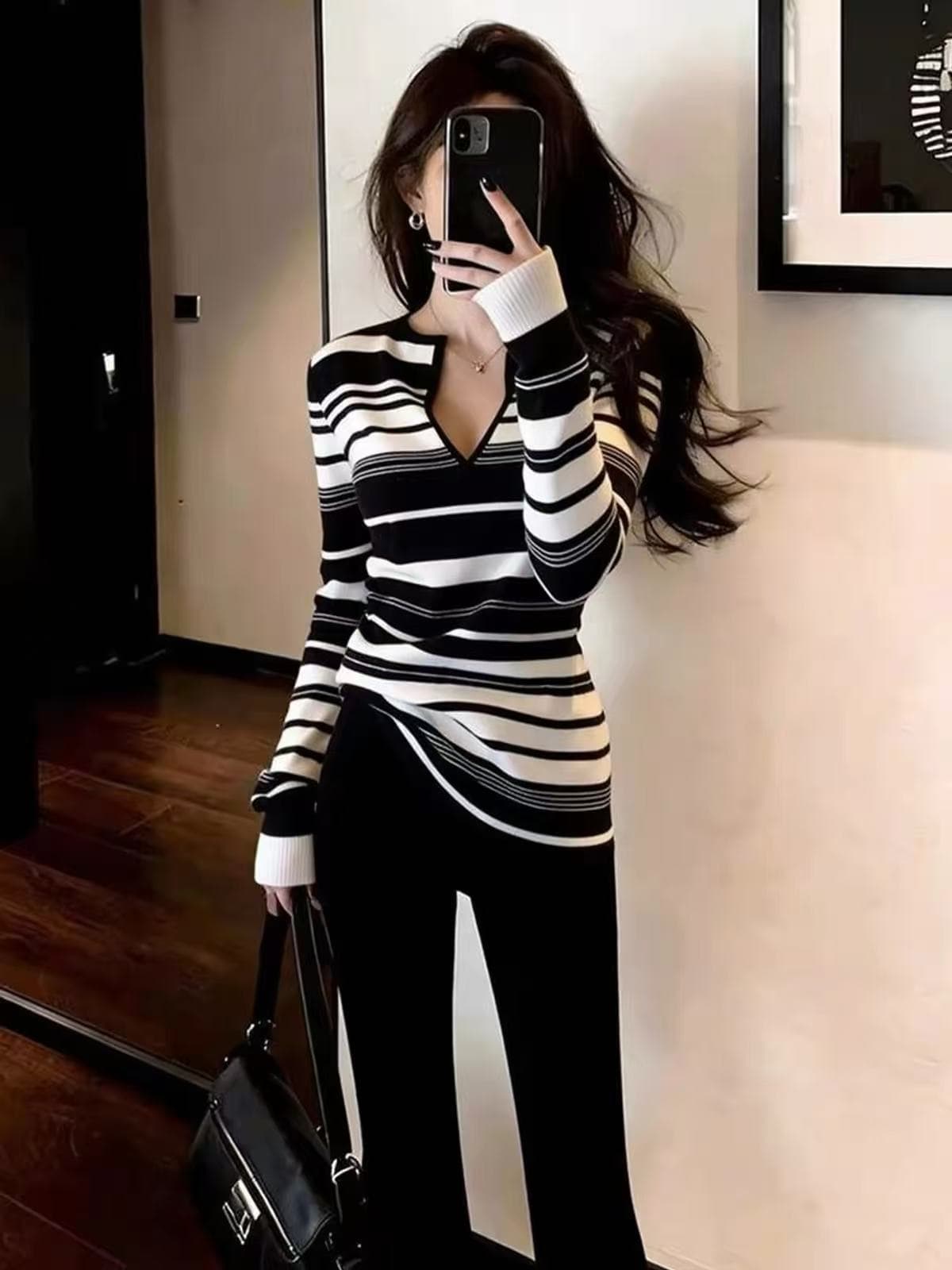 슬림해 보이는 V넥 스트라이프 기본 셔츠 작은 대중 긴팔 연령 감소 맨위 2026 년 이른 가을 출퇴근 한국 스타일 니트 스웨터 여성