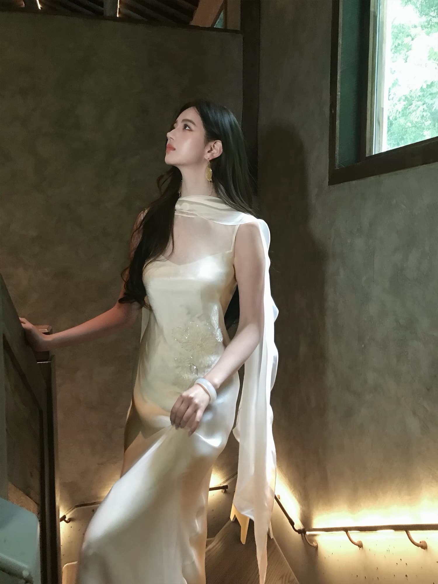 하나부터 순간 응축수 서리 새로운 중식 3 차원 자수 드레스 우아한 망토 디자인 연회 예복 롱 스커트 이미지 2