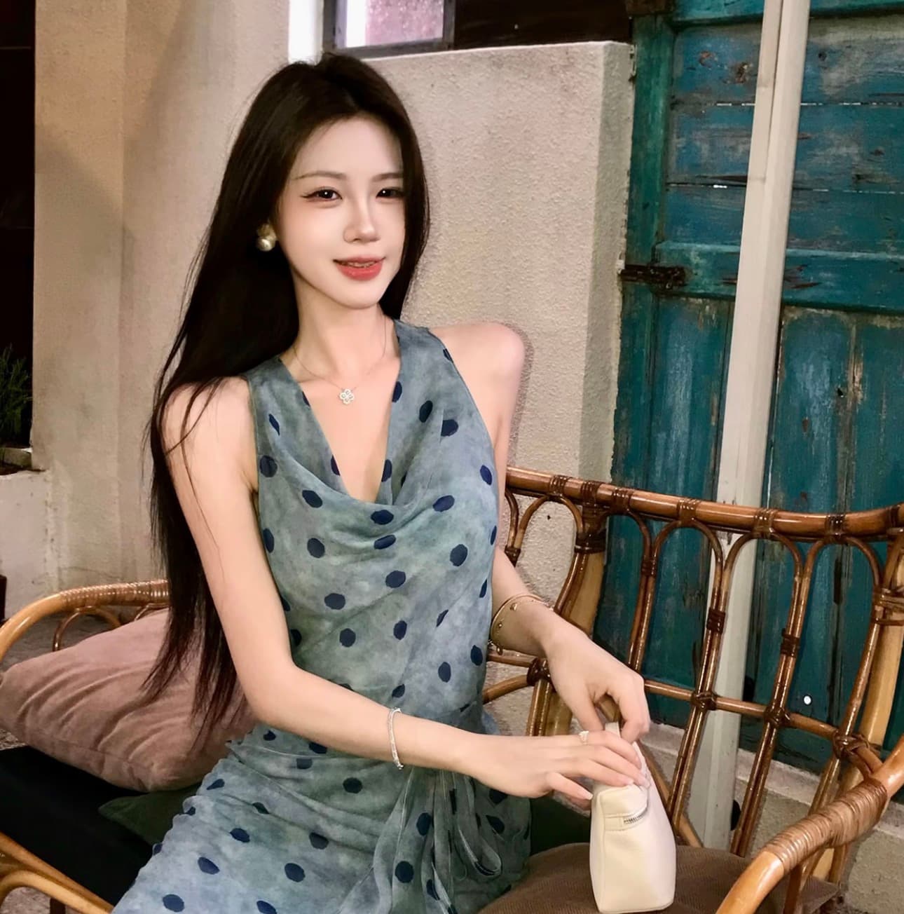 무쯔리 목자이 ~ 중 리 블루 웨이브 리플 그림자 프랑스식 V넥 도트 무늬 민소매 쉬폰 톱 도루 센스 슬림해 보이는 반 스커트 세트