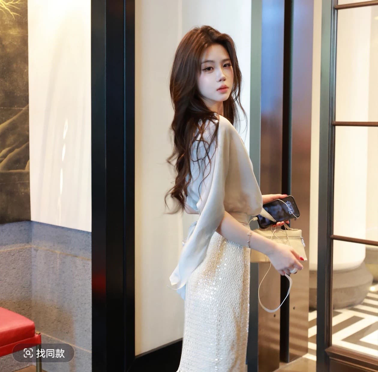 무쯔리 목자이 ~ 중 리 치옹 포즈 달 주 부드러운 바람 오프숄더 리본 주간 실크 맨위 스팽글 홀로우 아웃 반 스커트 세트 이미지 4