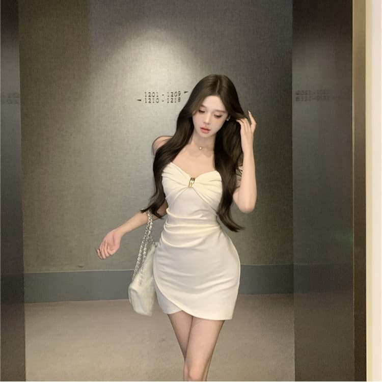 실사 2026 새로운 오프숄더 주름 홀로우 아웃 민소매 몸매 가꾸기 슬림해 보이는 섹시함 핫걸 아름다운 드레스