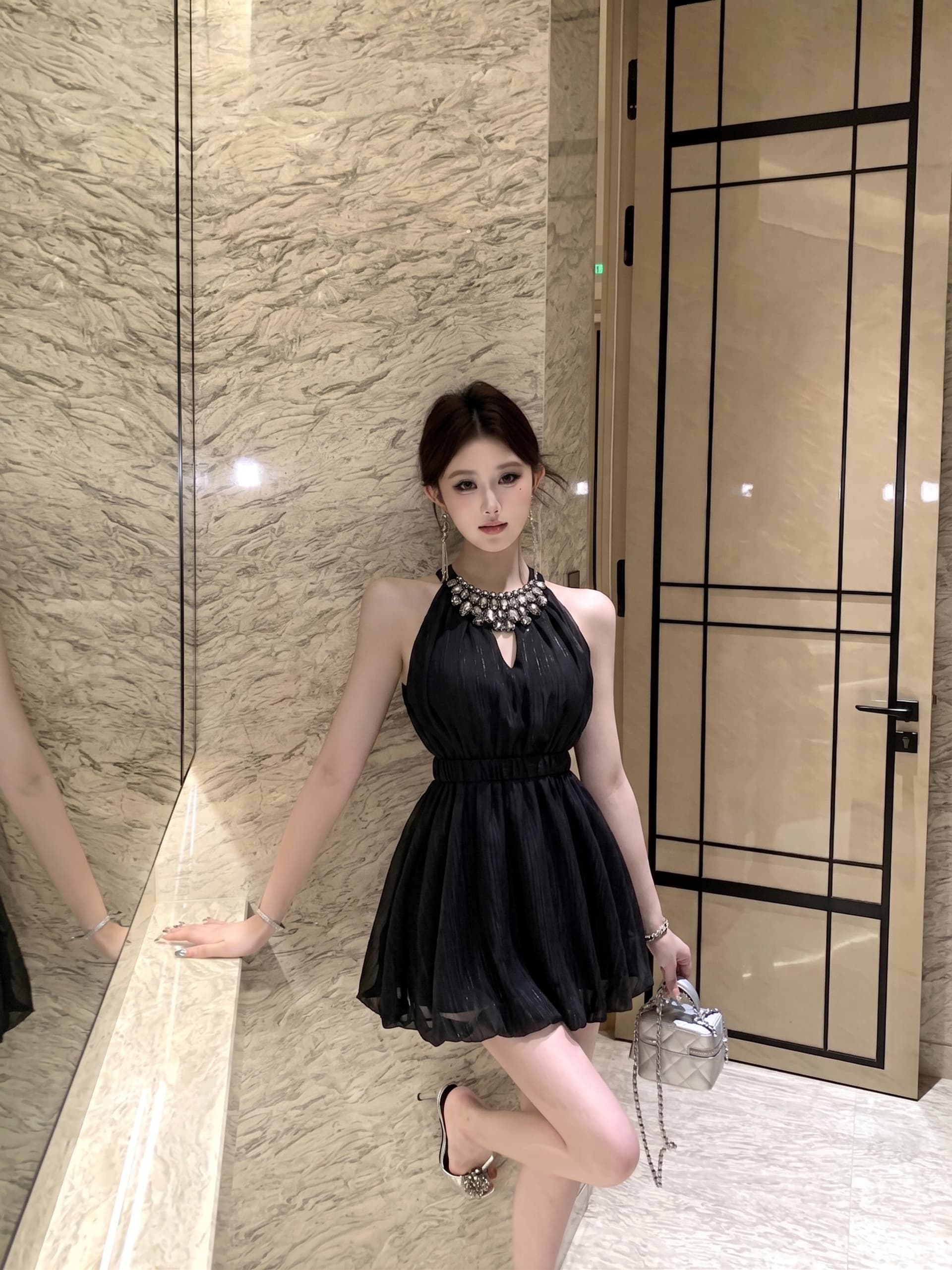 실사 2026 천 골드 무거운 작업 다이아몬드 세팅 민소매 행침 목 여성 드레스 여름 고급 센스 허리 수축 슬림해 보이는 한 마디 미니 스커트 상세 이미지 1