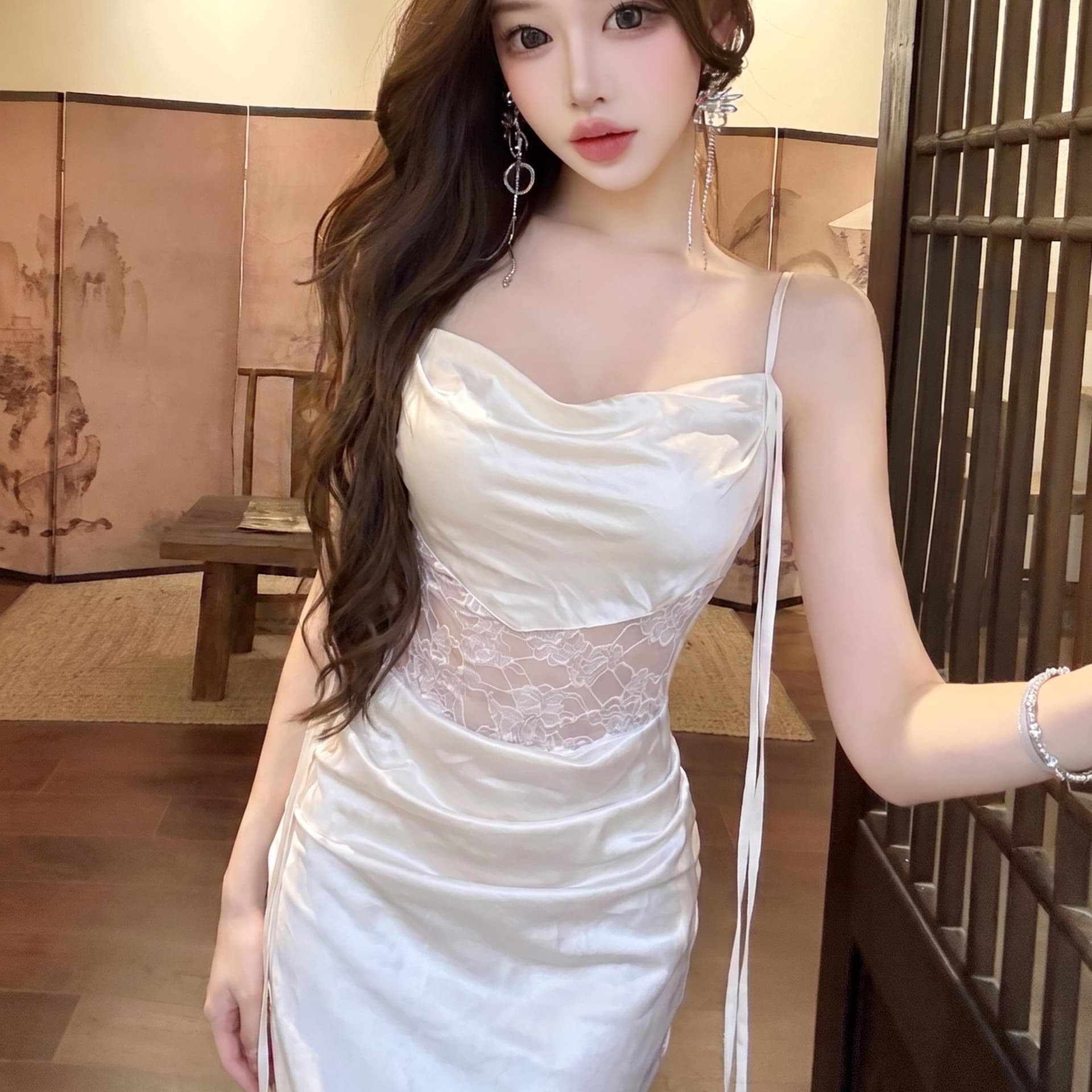 실사 품격 흔들다 칼라 레이스 조각 슬립 드레스 2026 펌프 Pleat 디자인 센스 작은 대중 슬림해 보이는 새틴 요정 롱 스커트 이미지 5